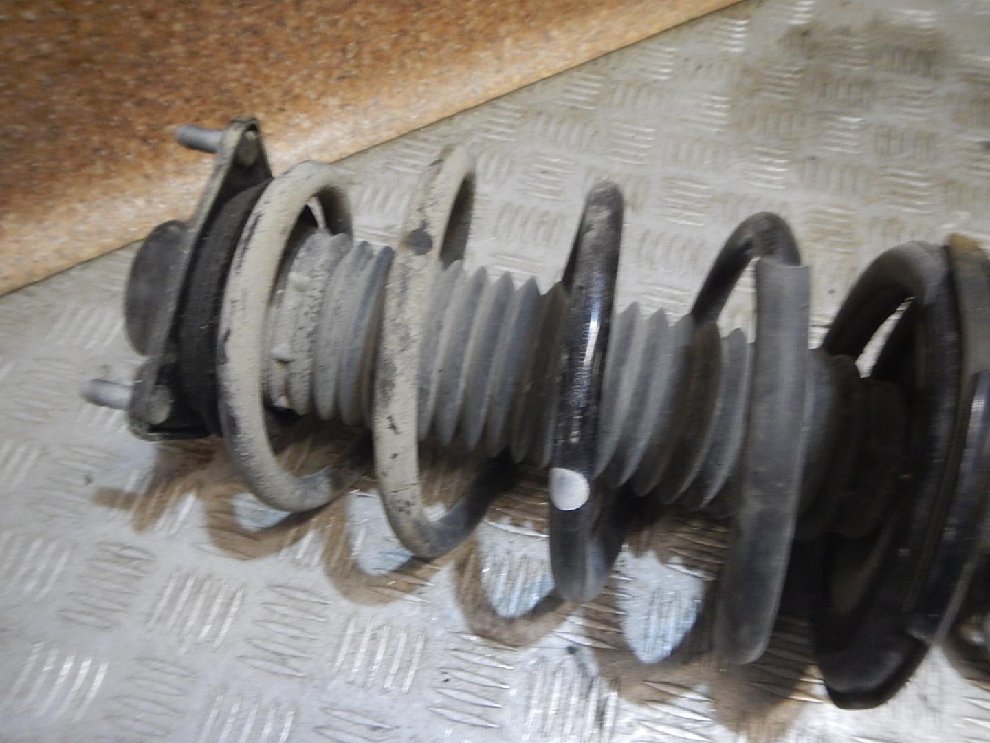 Амортизатор передний правый