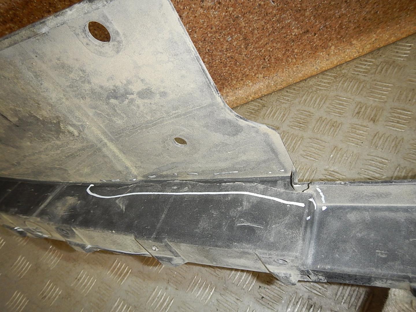 Кожух замка капота