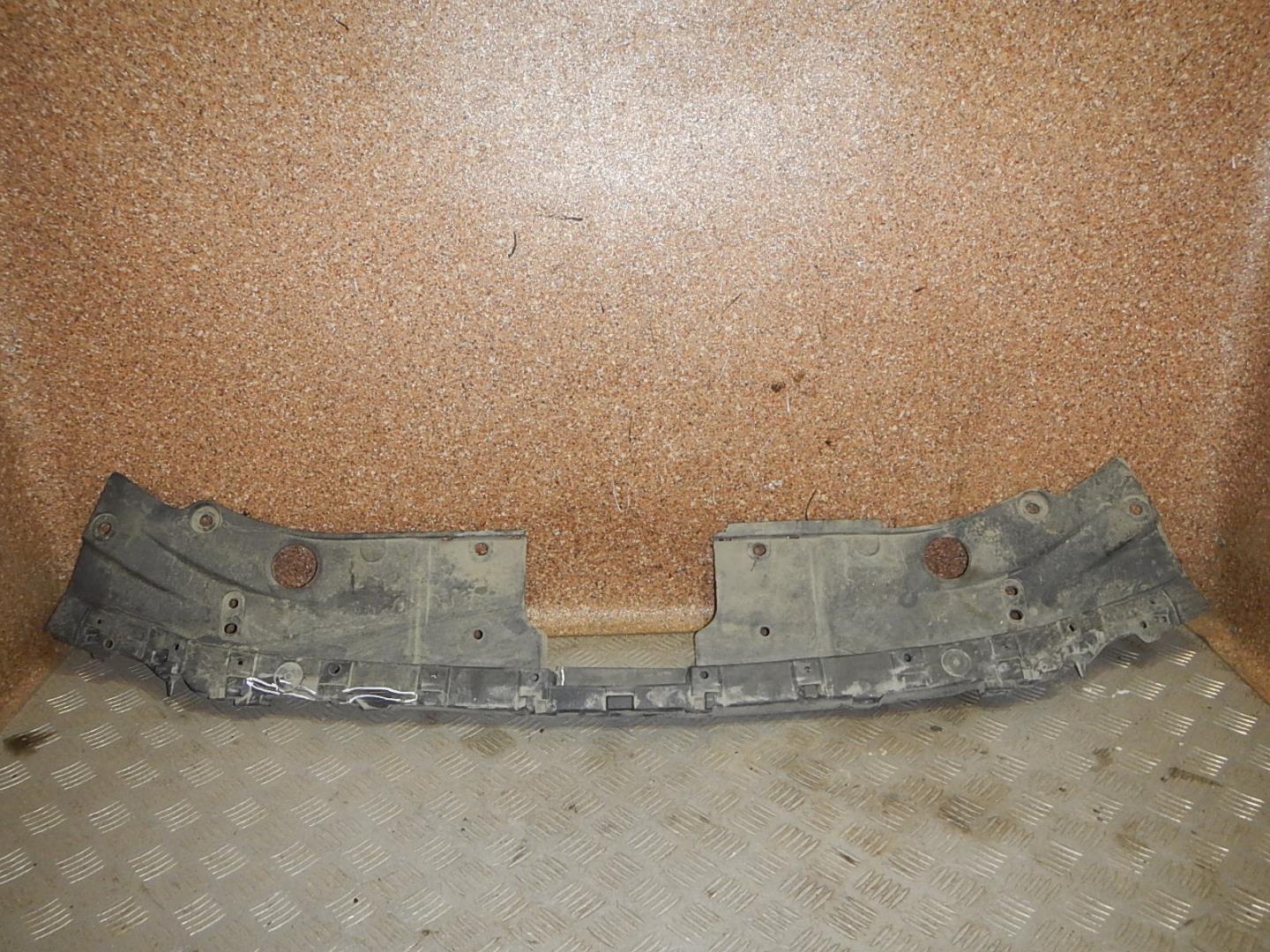 Кожух замка капота