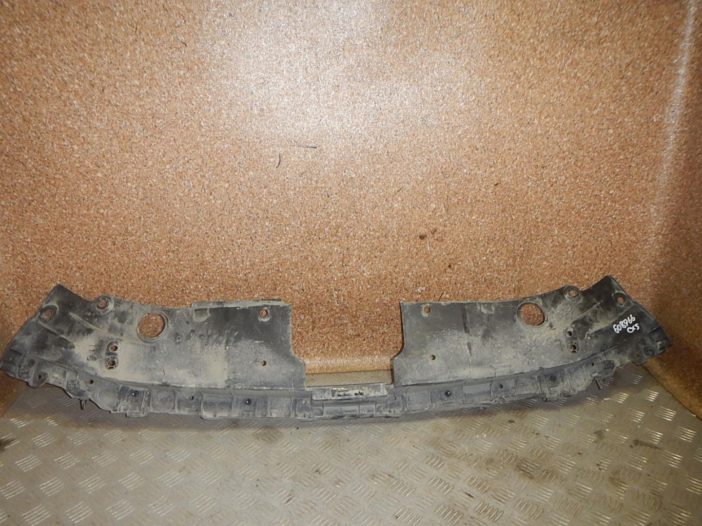 Кожух замка капота