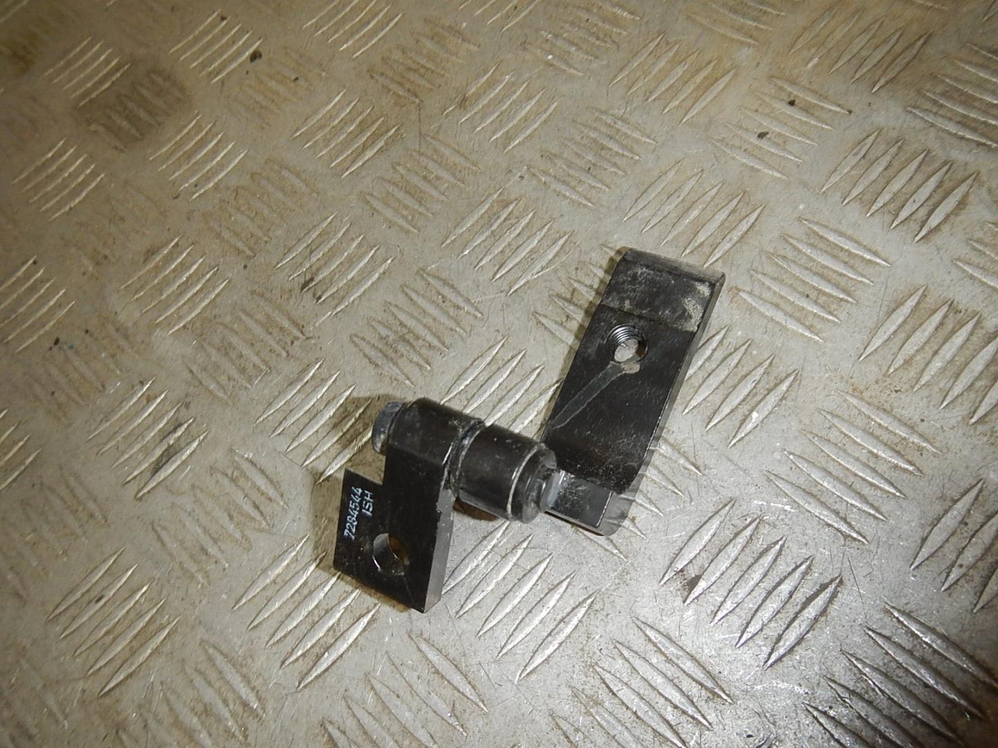 Петля двери задней правой нижняя