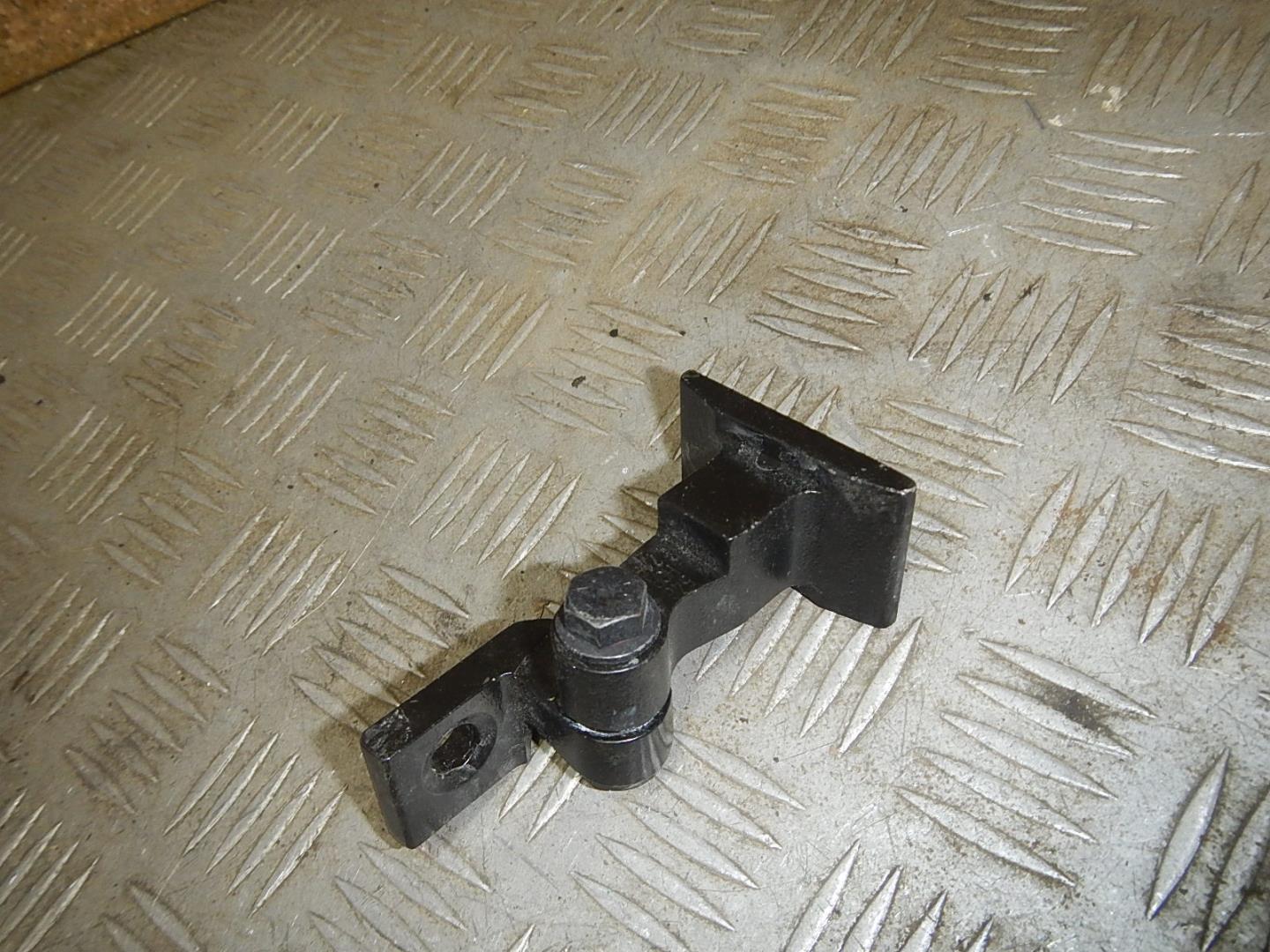 Петля двери передней правой верхняя