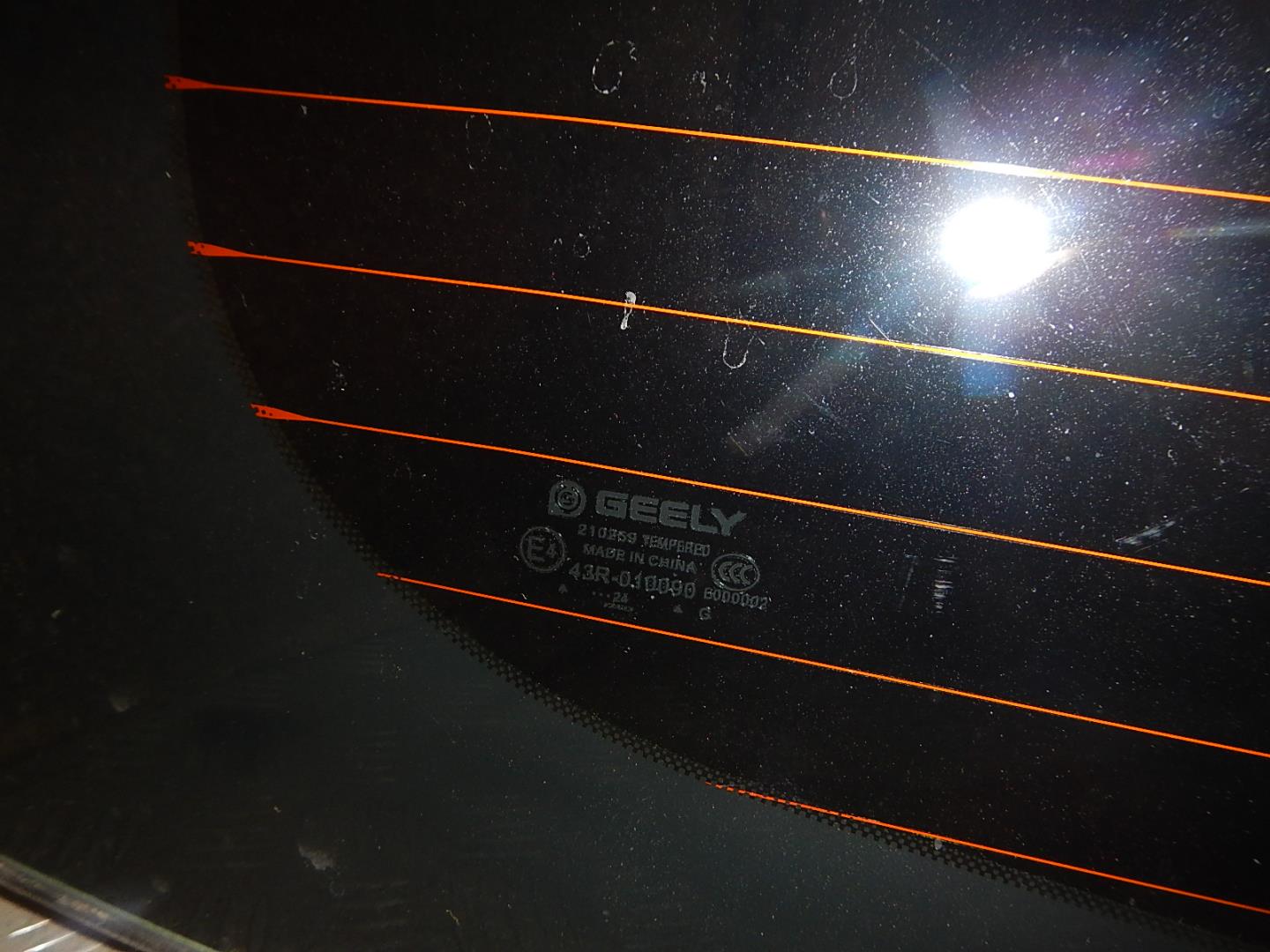 Стекло двери багажника