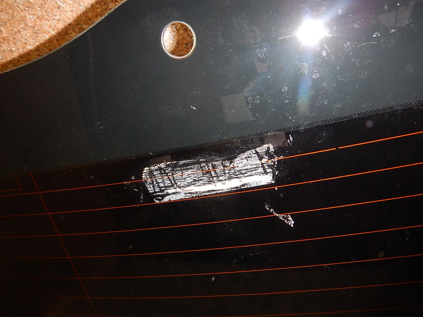 Стекло двери багажника