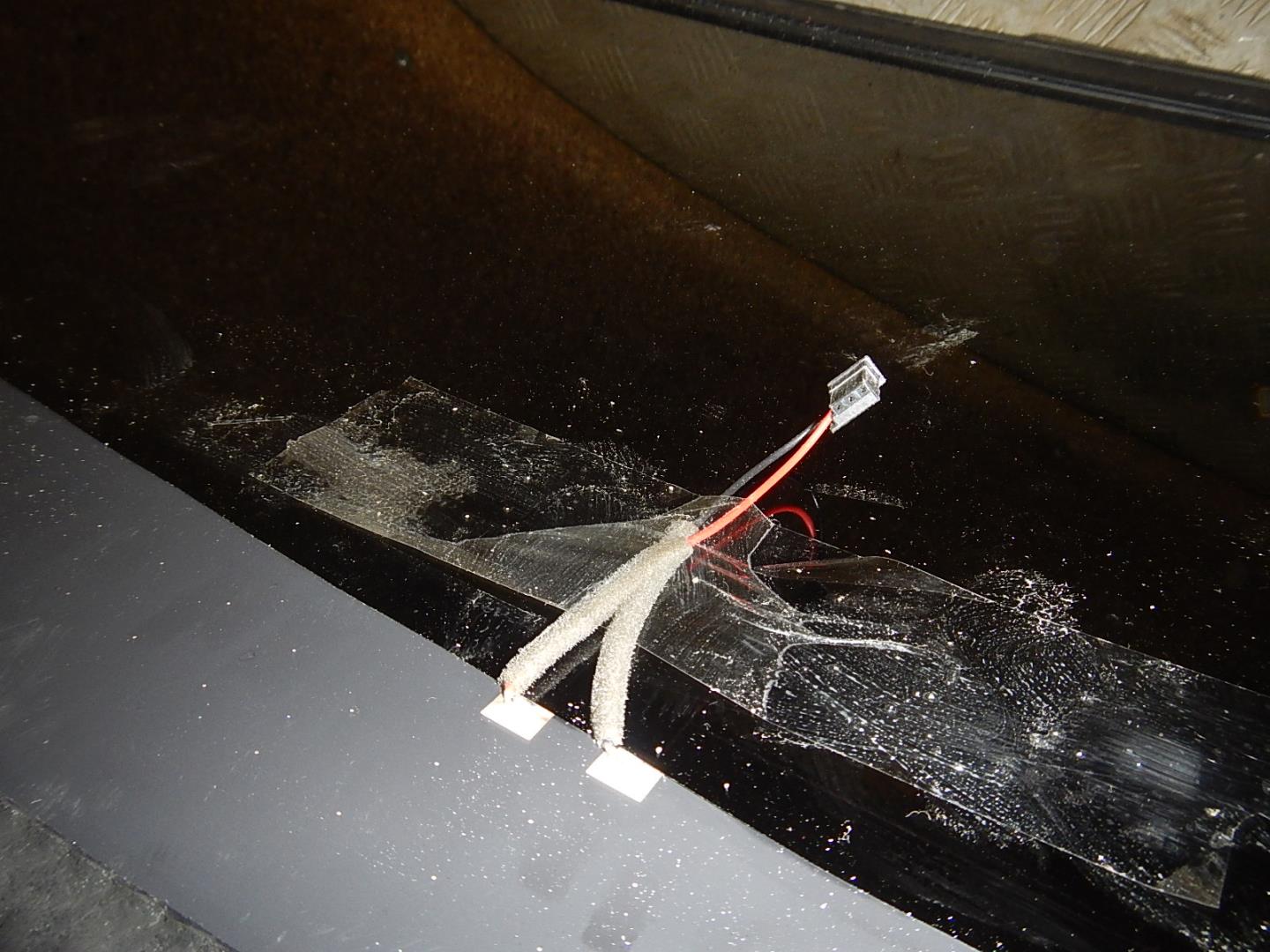 Стекло двери багажника