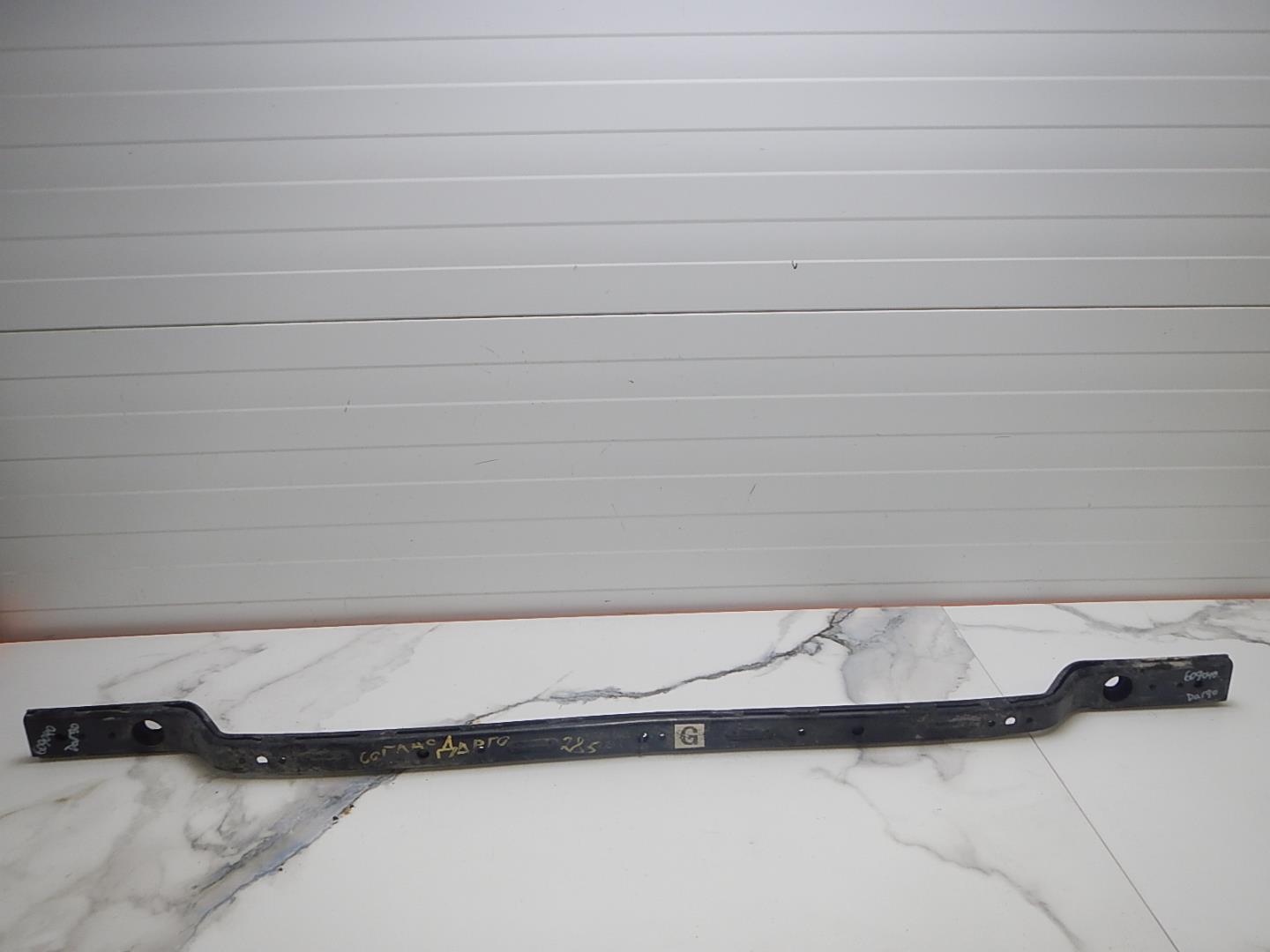 Усилитель переднего бампера