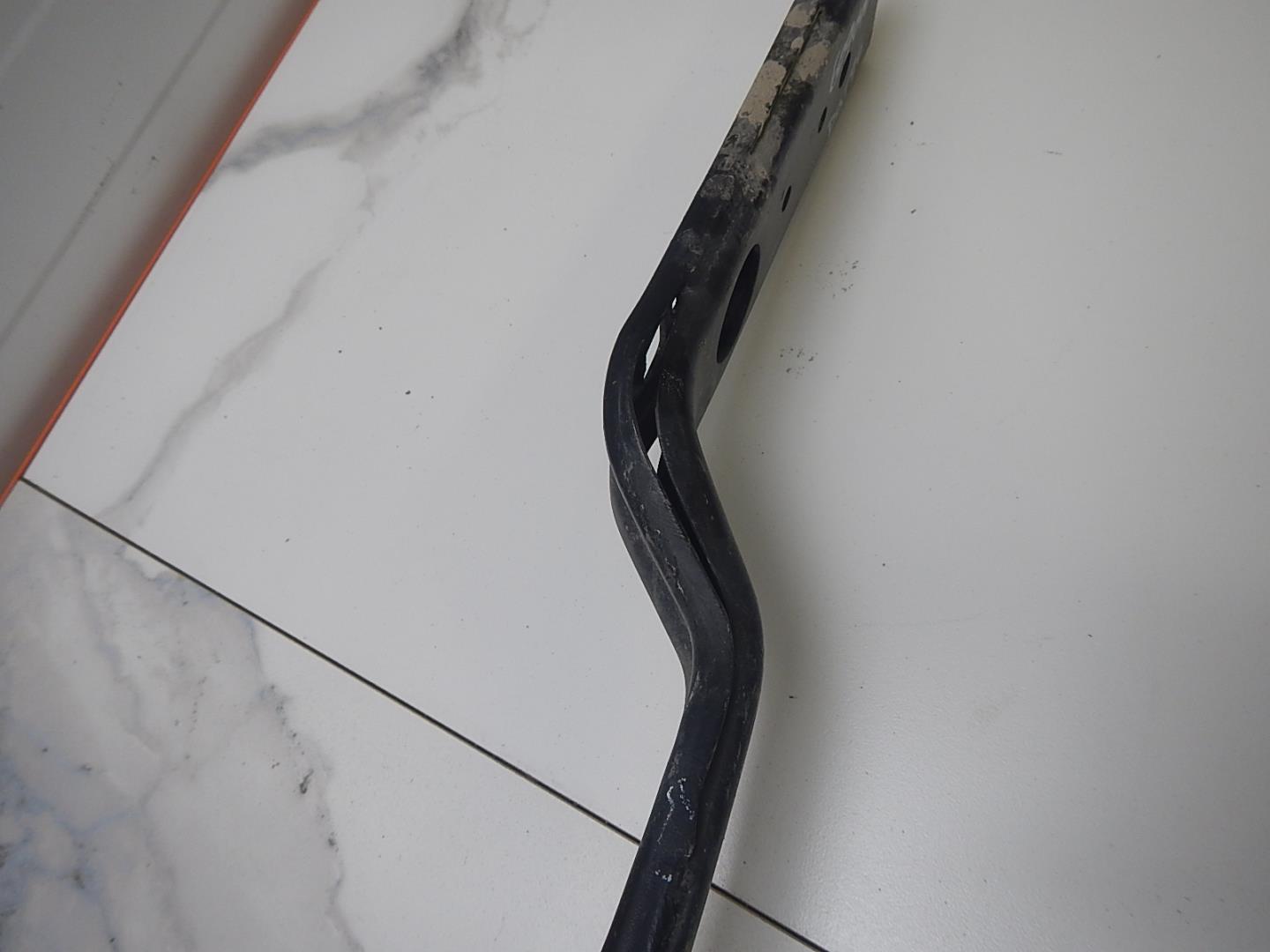 Усилитель переднего бампера