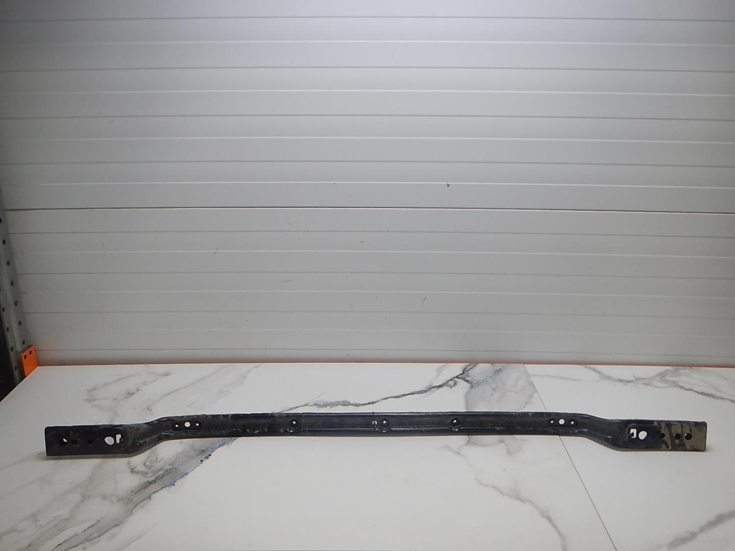 Усилитель переднего бампера