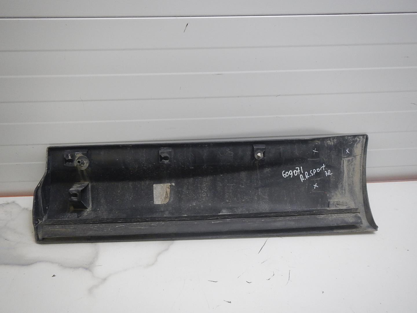 Молдинг задней правой двери