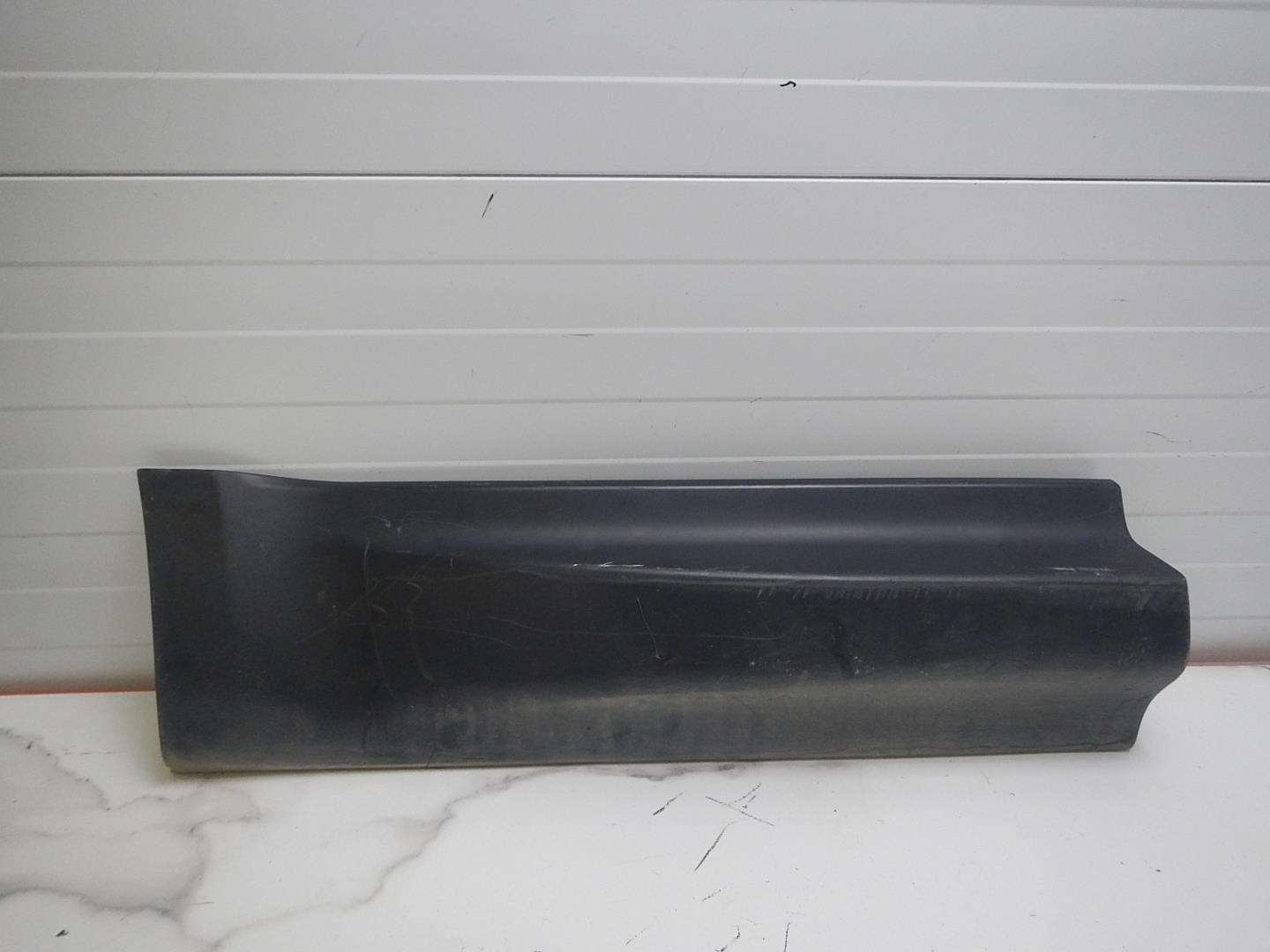 Молдинг задней правой двери