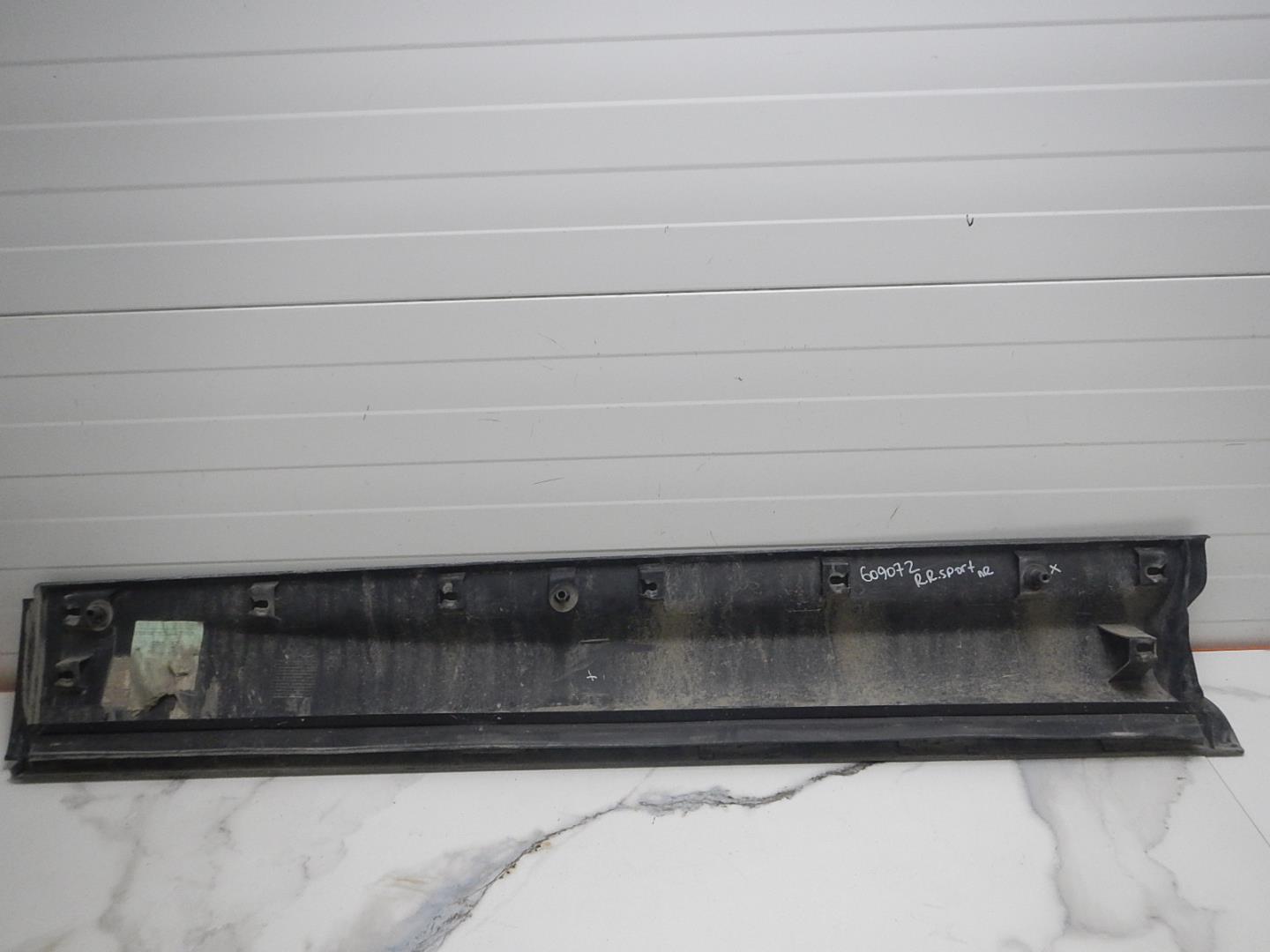 Молдинг передней правой двери