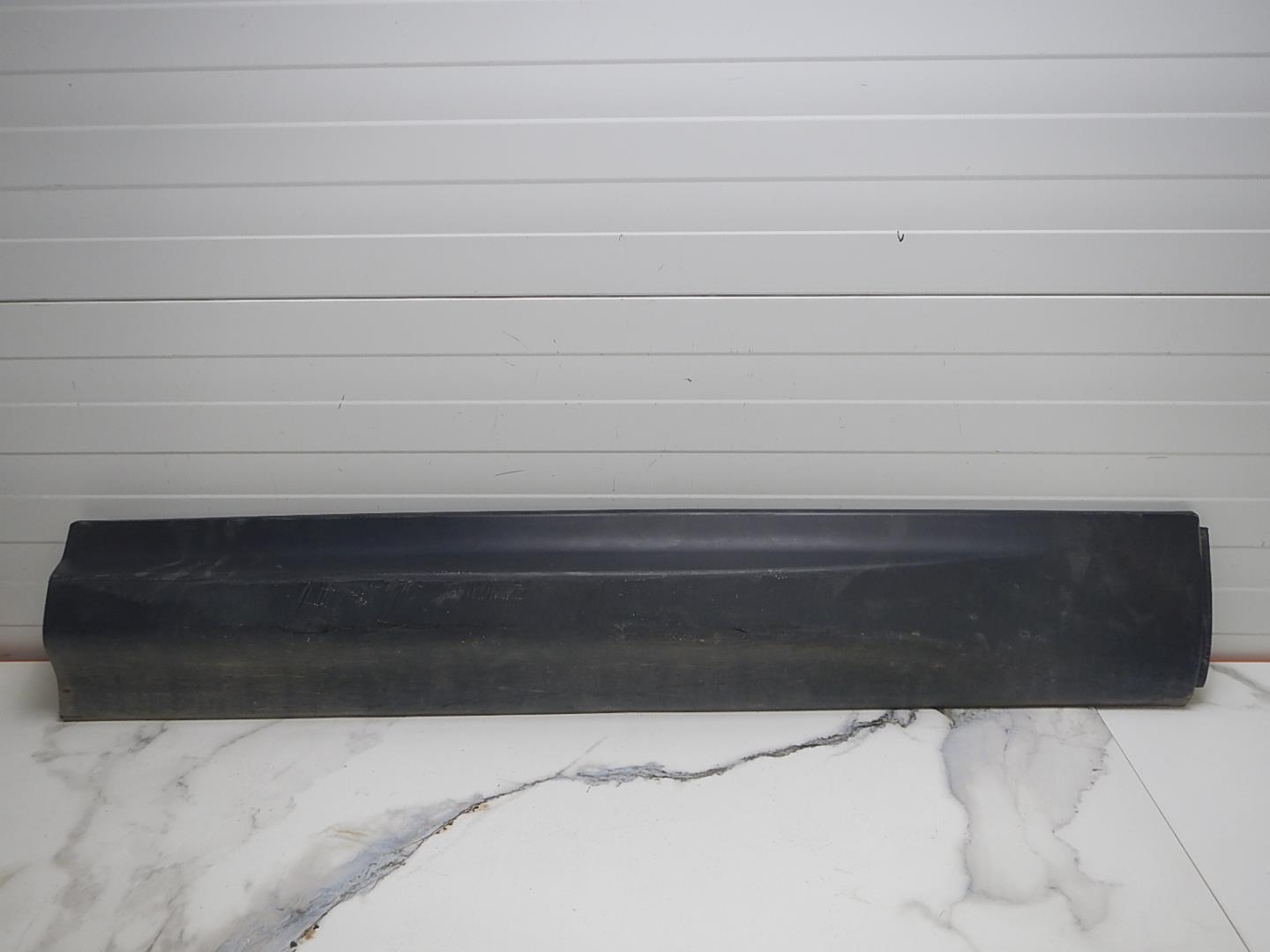 Молдинг передней правой двери