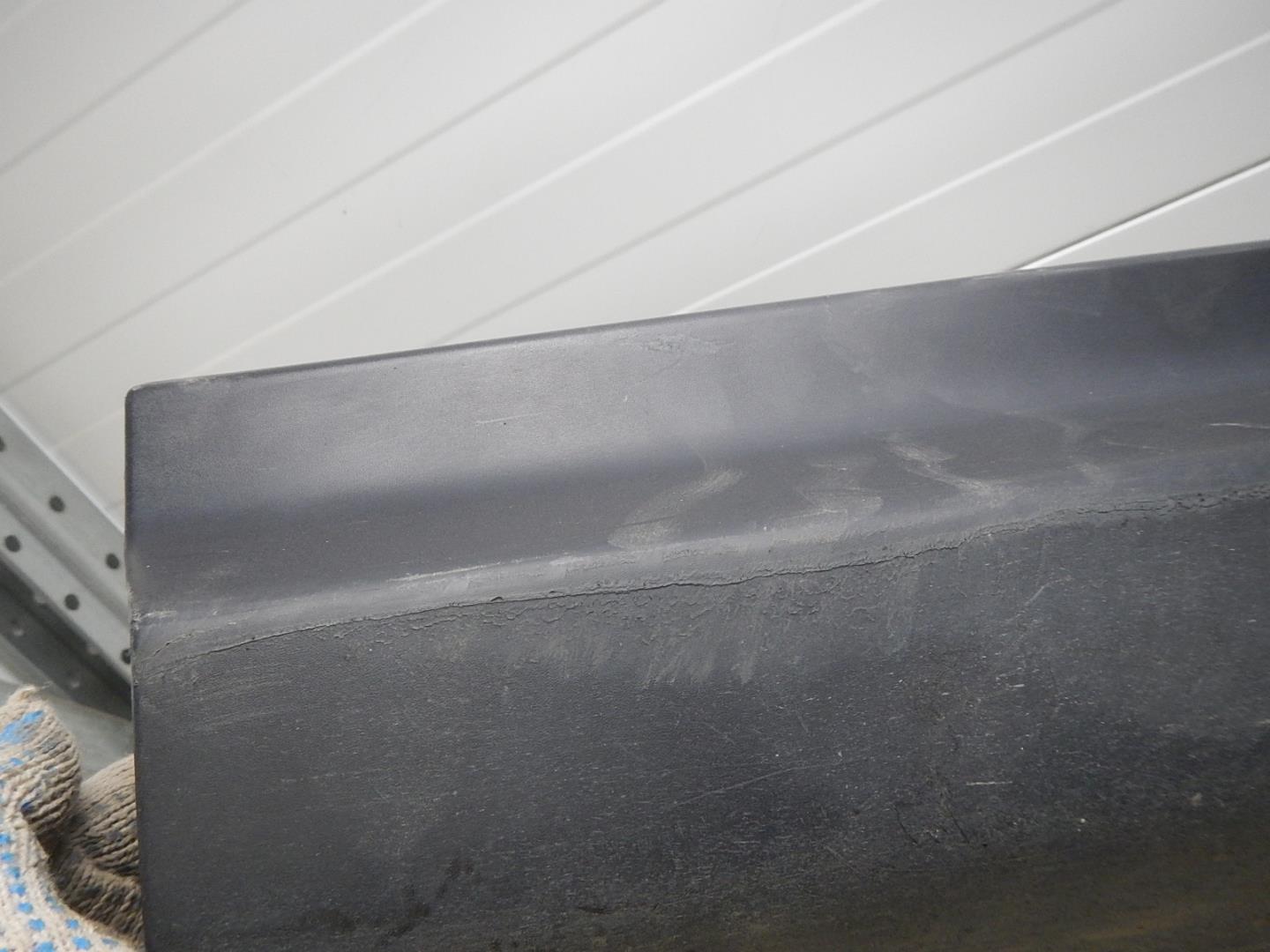 Молдинг передней правой двери