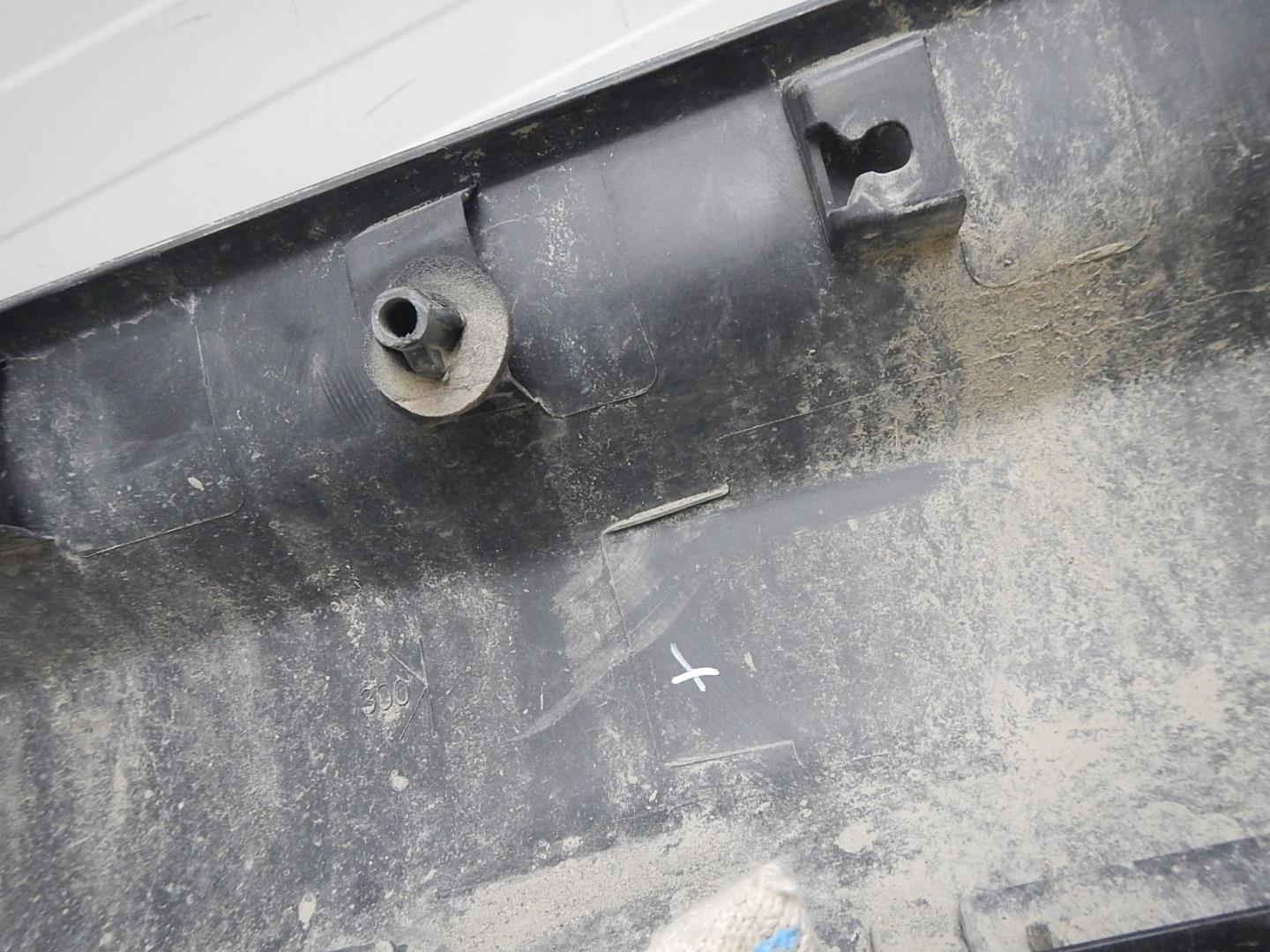 Молдинг передней правой двери