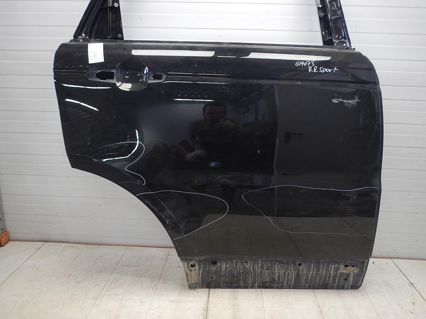 Дверь задняя правая