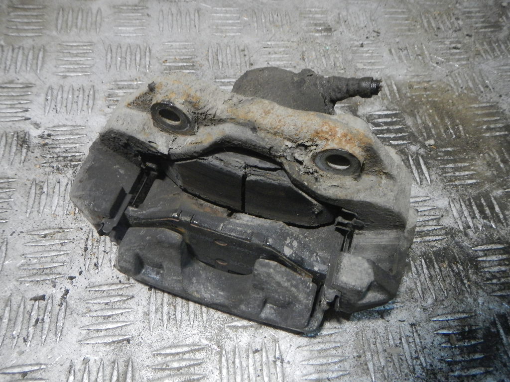 Суппорт передний правый