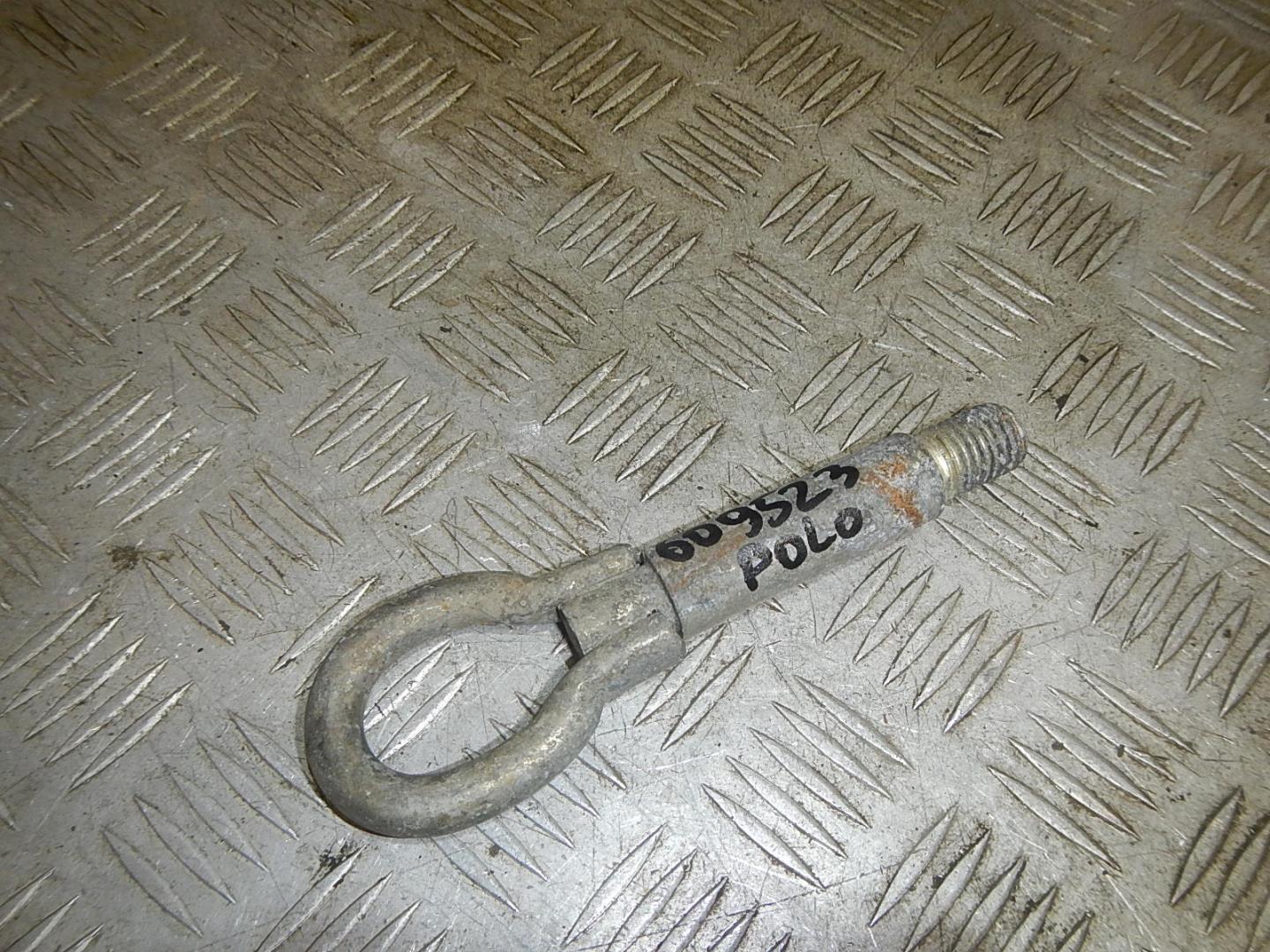 Крюк буксировочный