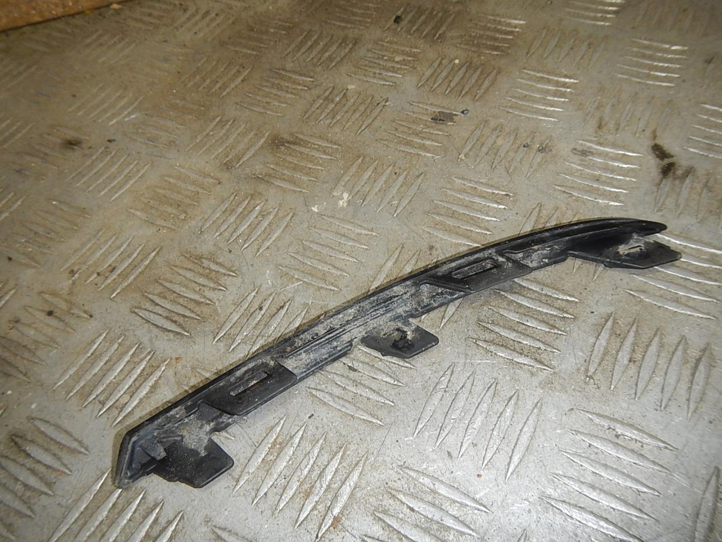 Молдинг заднего бампера