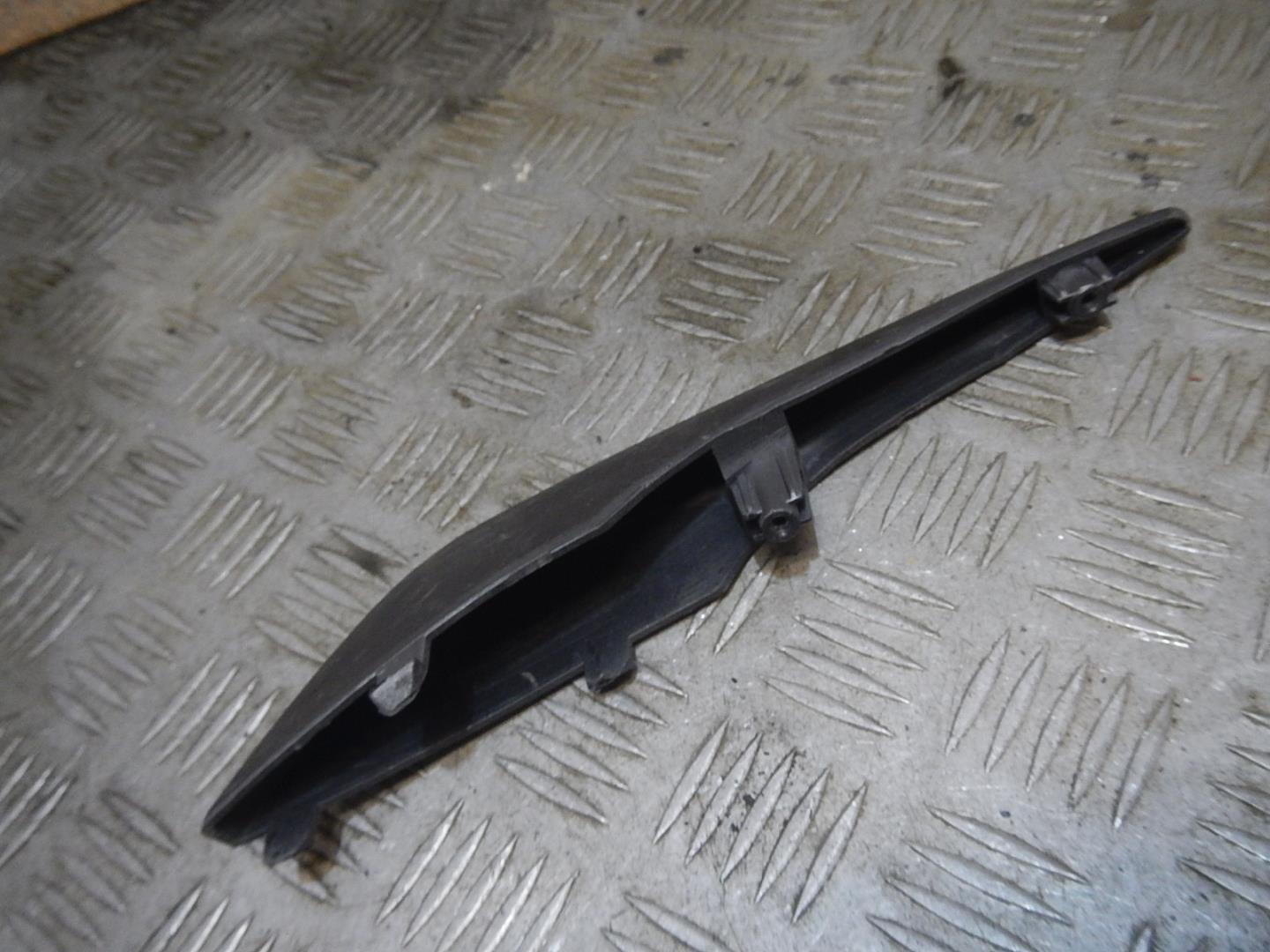 Молдинг переднего бампера правый