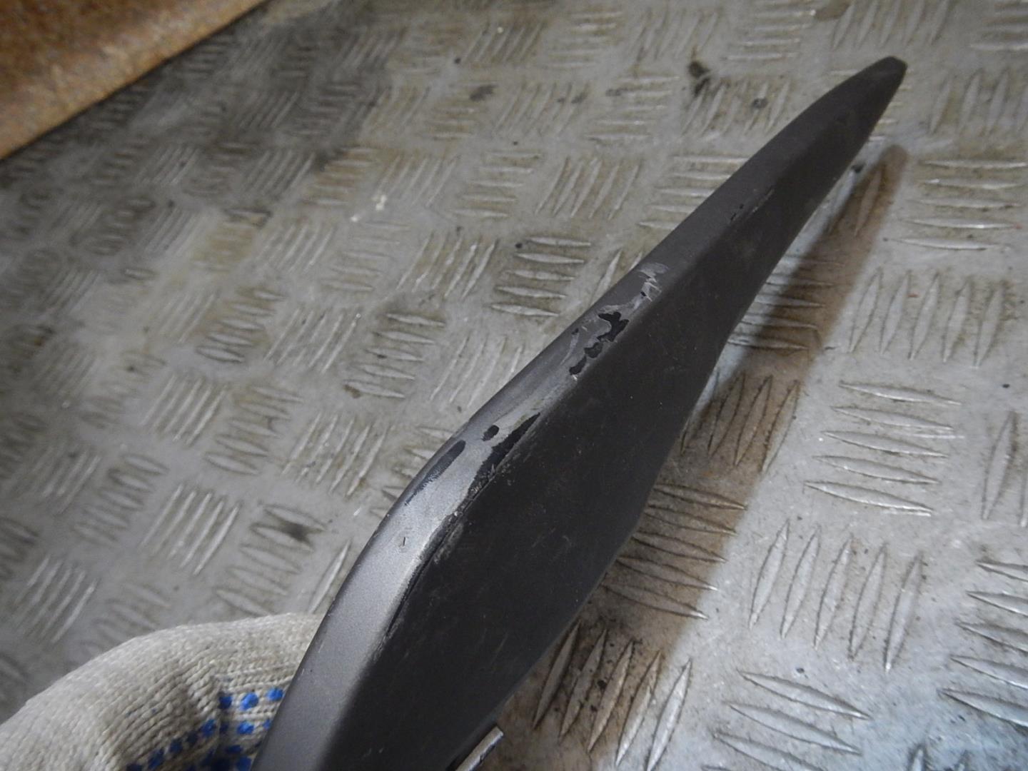 Молдинг переднего бампера правый