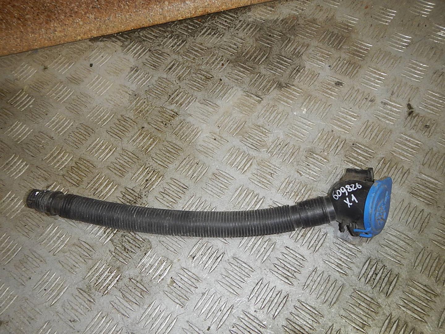 Горловина бачка омывателя