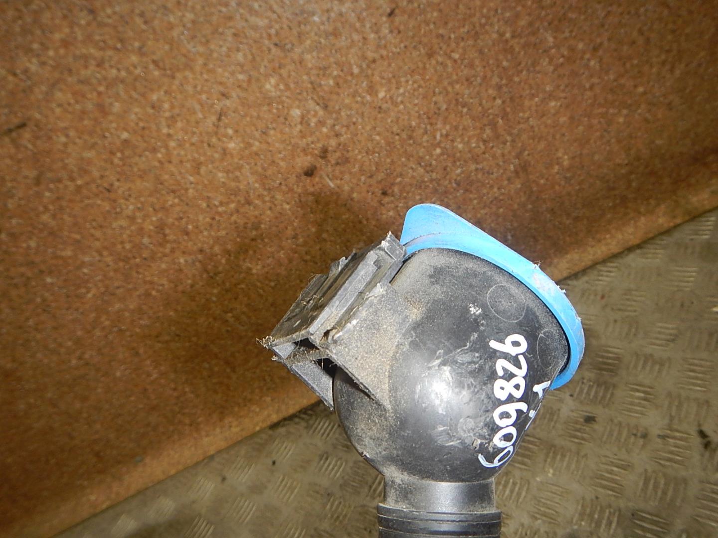 Горловина бачка омывателя