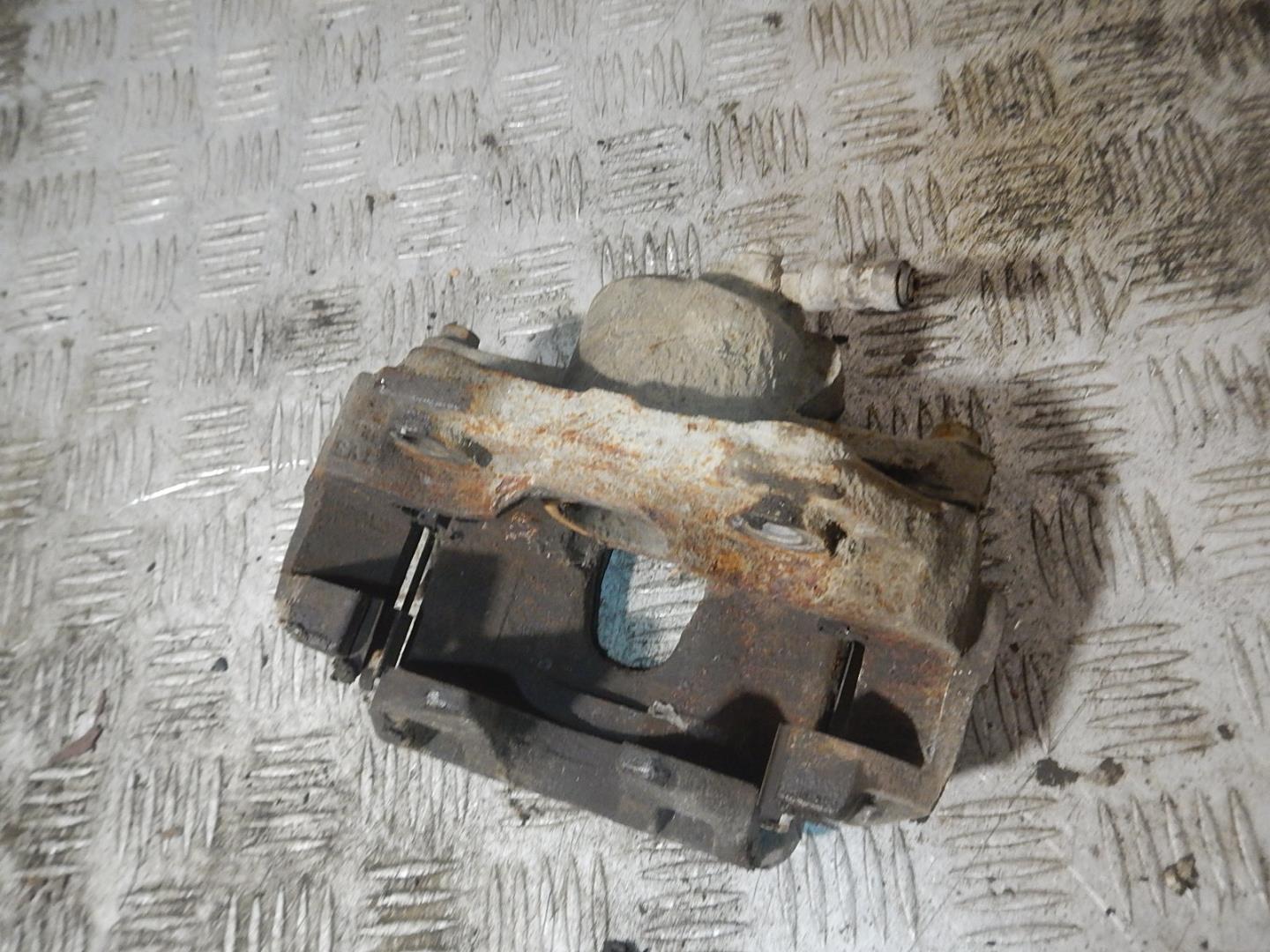 Суппорт передний правый