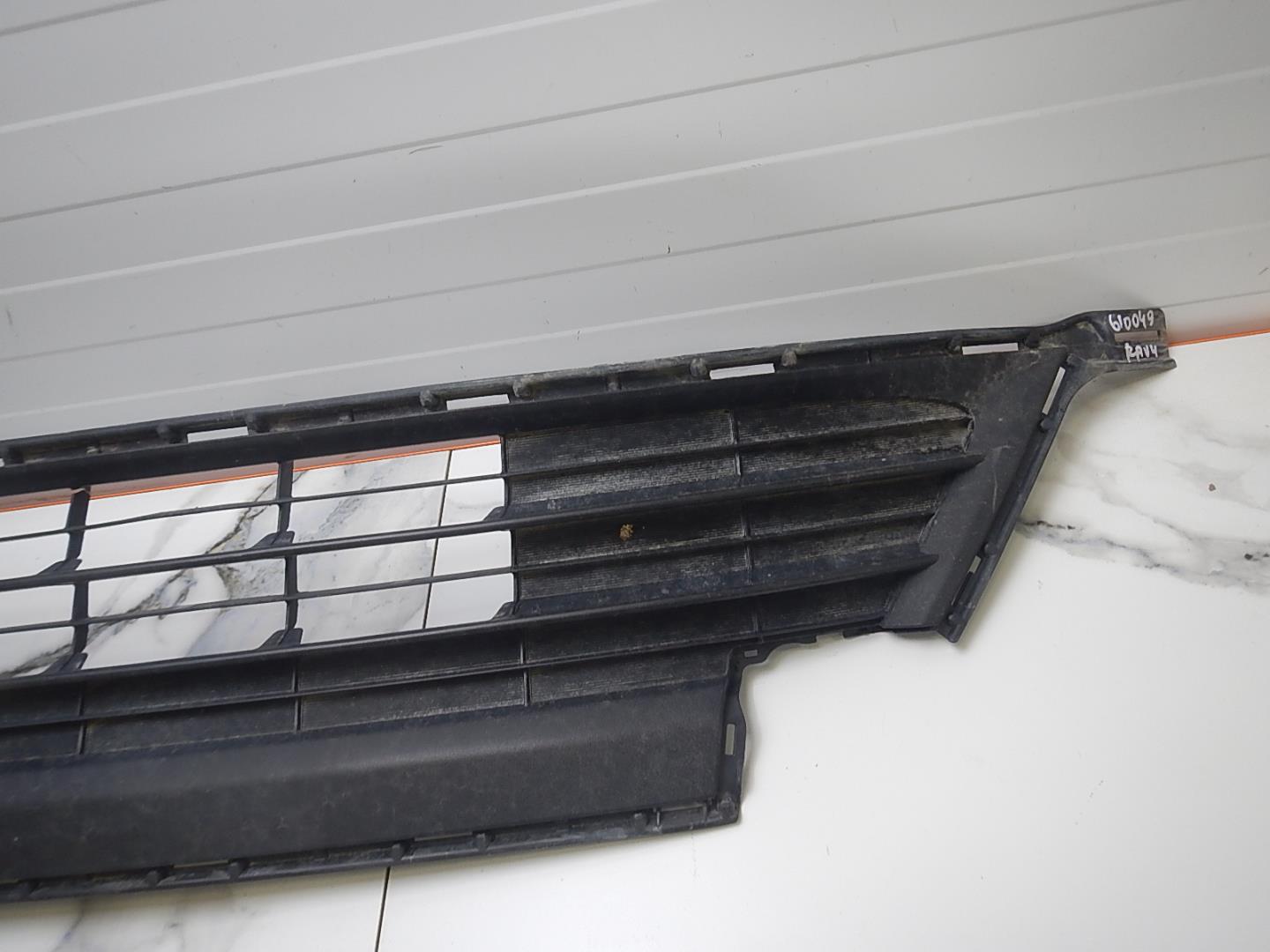 Решетка в бампер центральная