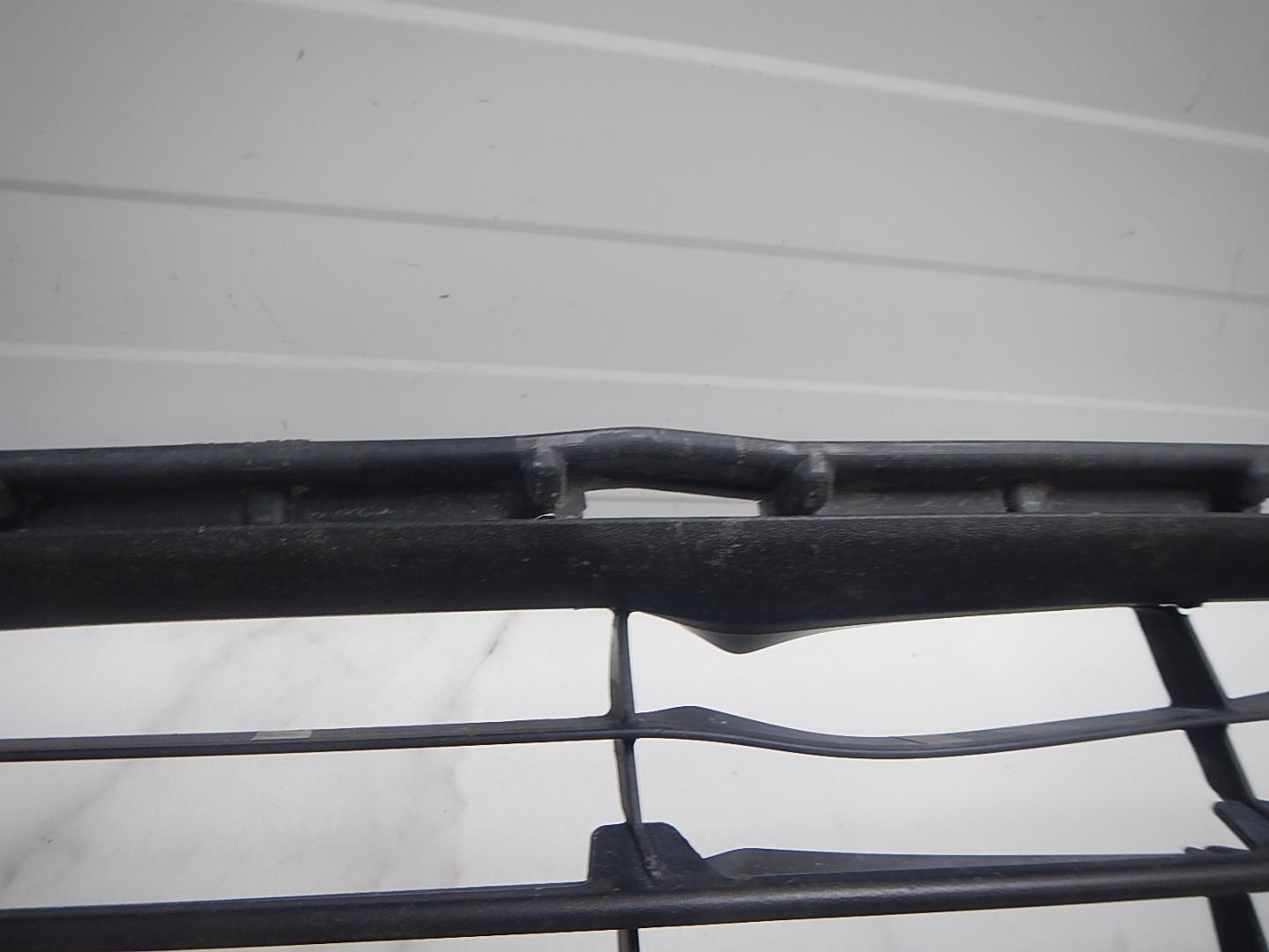 Решетка в бампер центральная