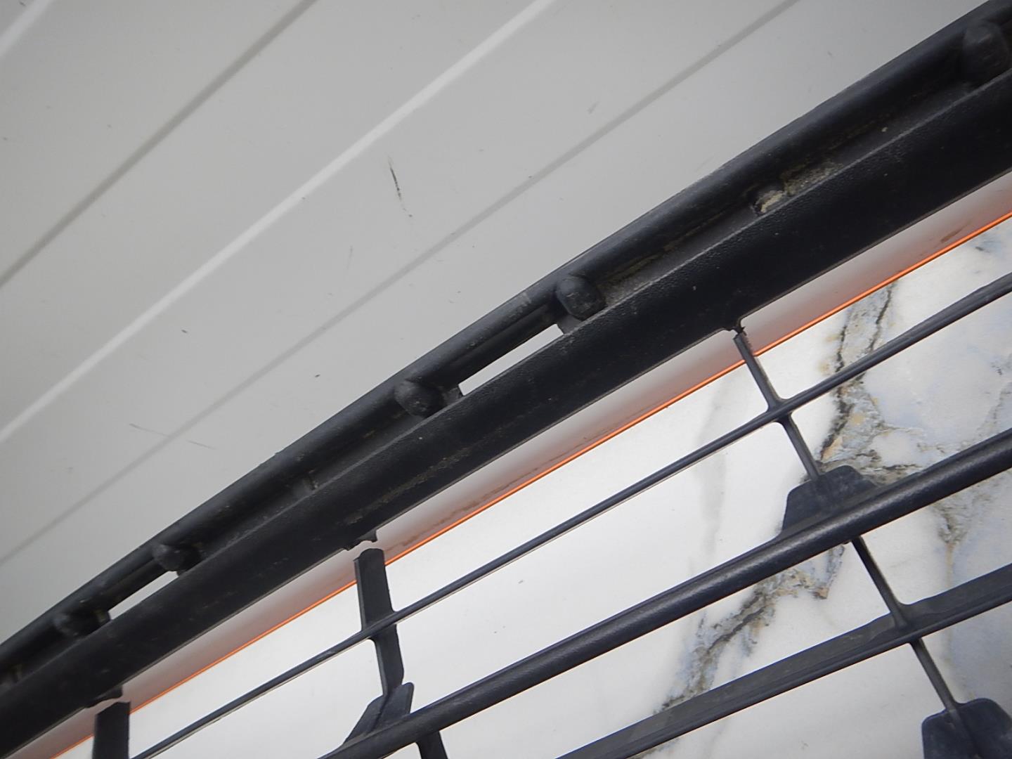 Решетка в бампер центральная