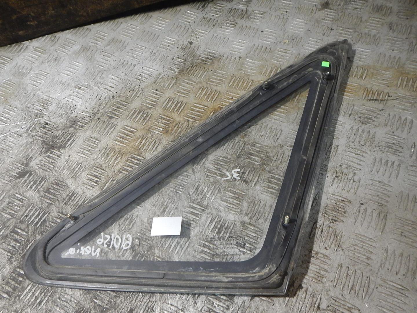 Стекло кузовное глухое левое