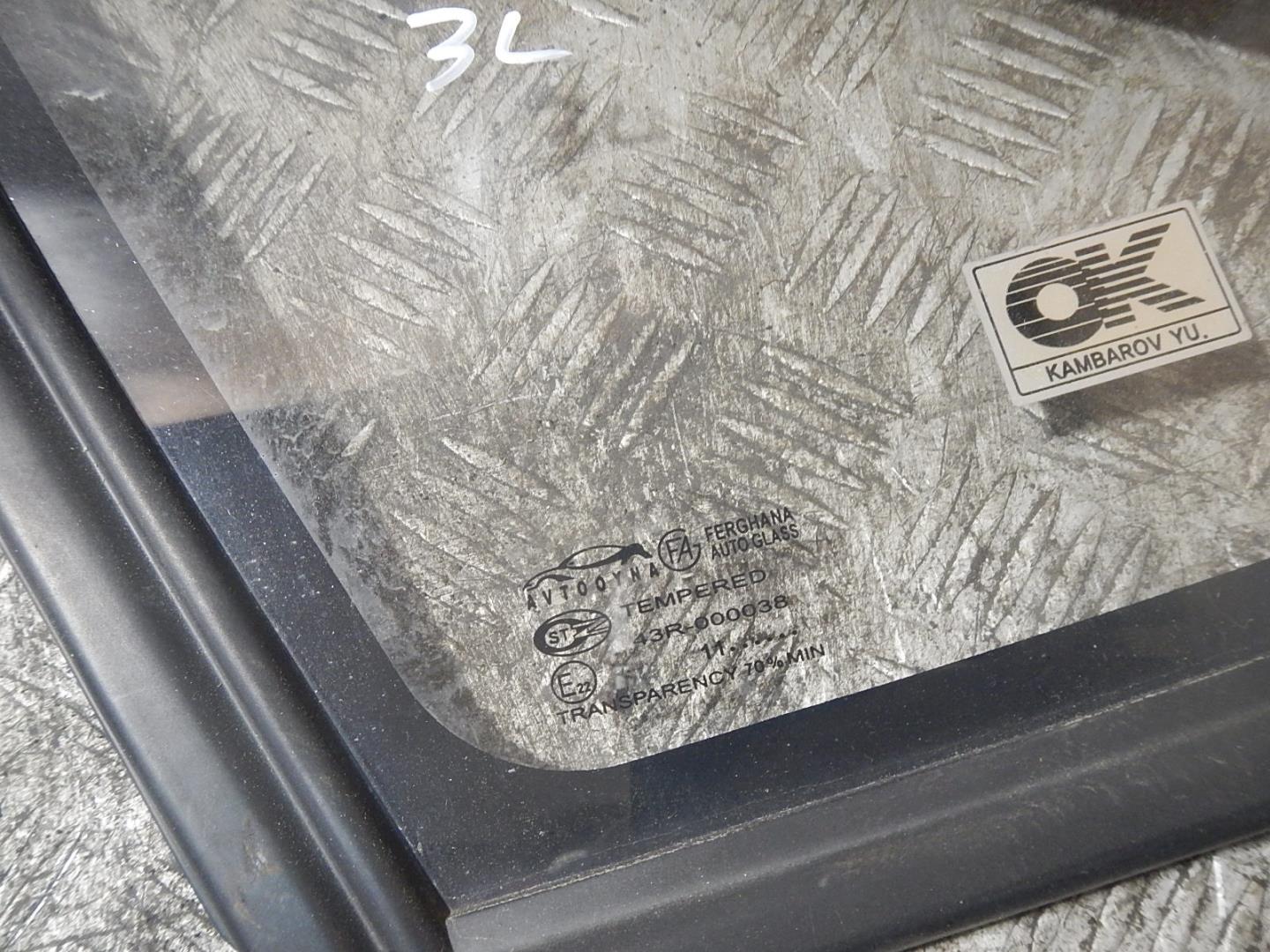 Стекло кузовное глухое левое