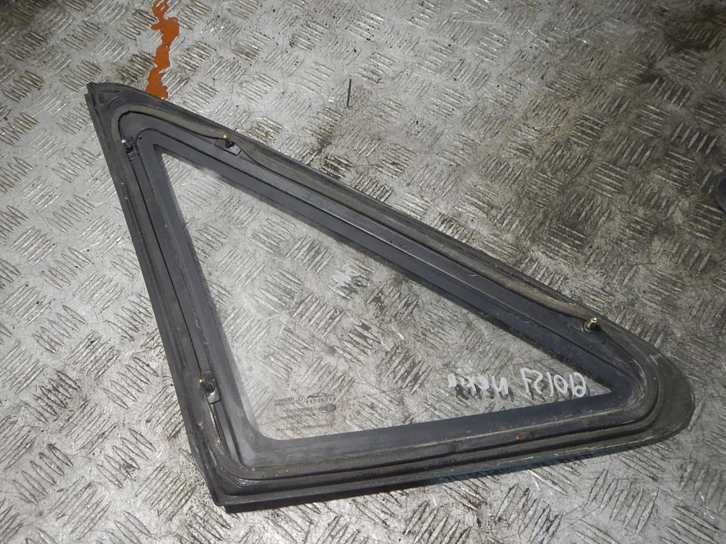 Стекло кузовное глухое правое