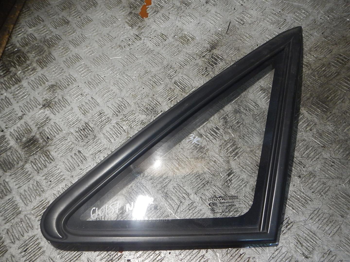 Стекло кузовное глухое правое