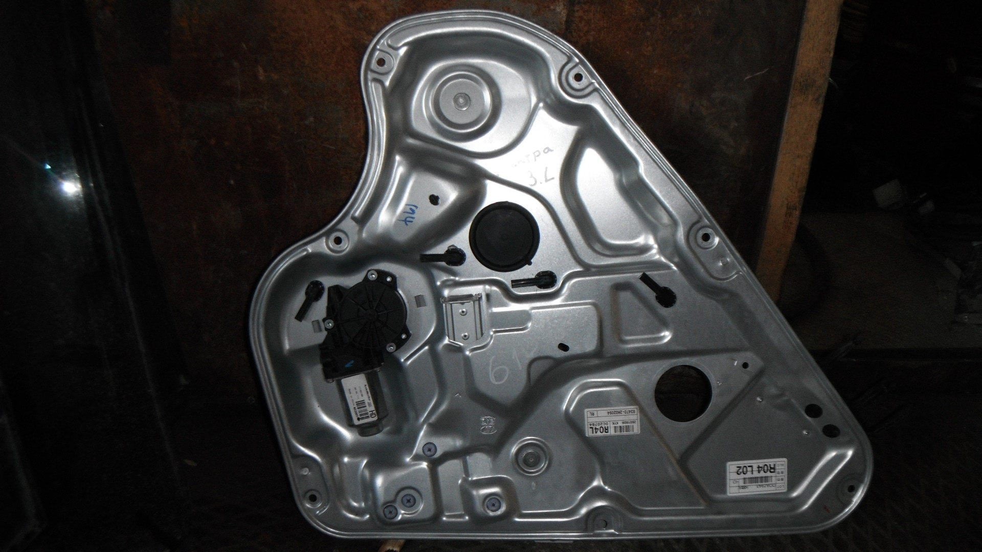 Стеклоподъемник электр. задний левый