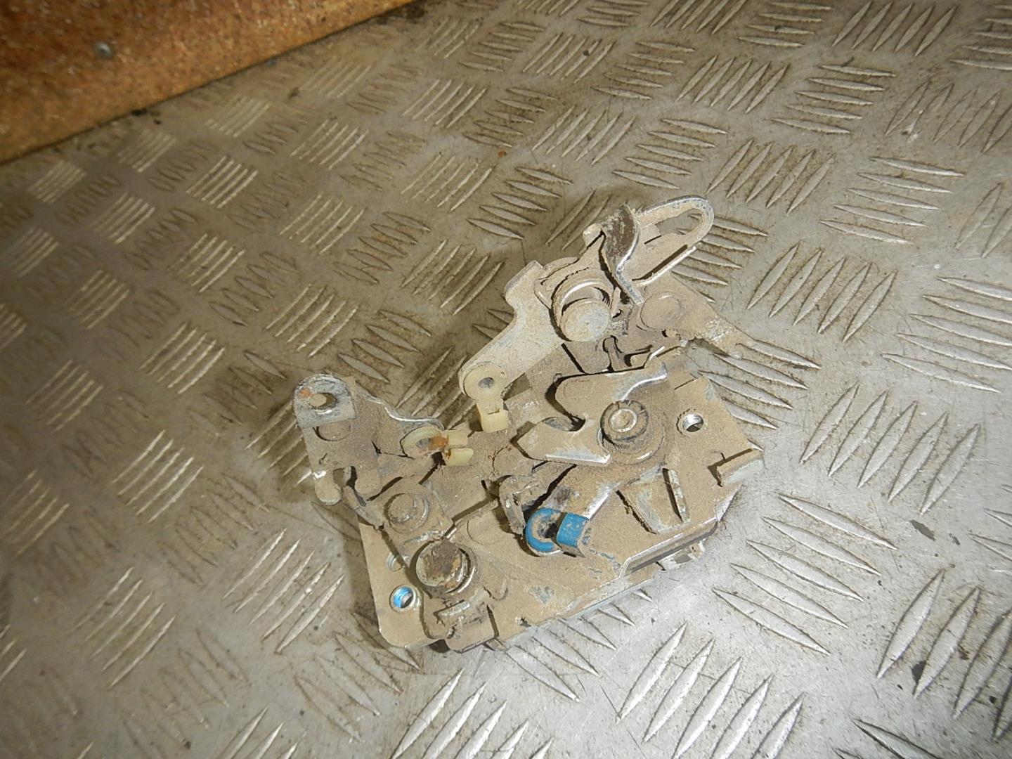 Замок двери задней правой