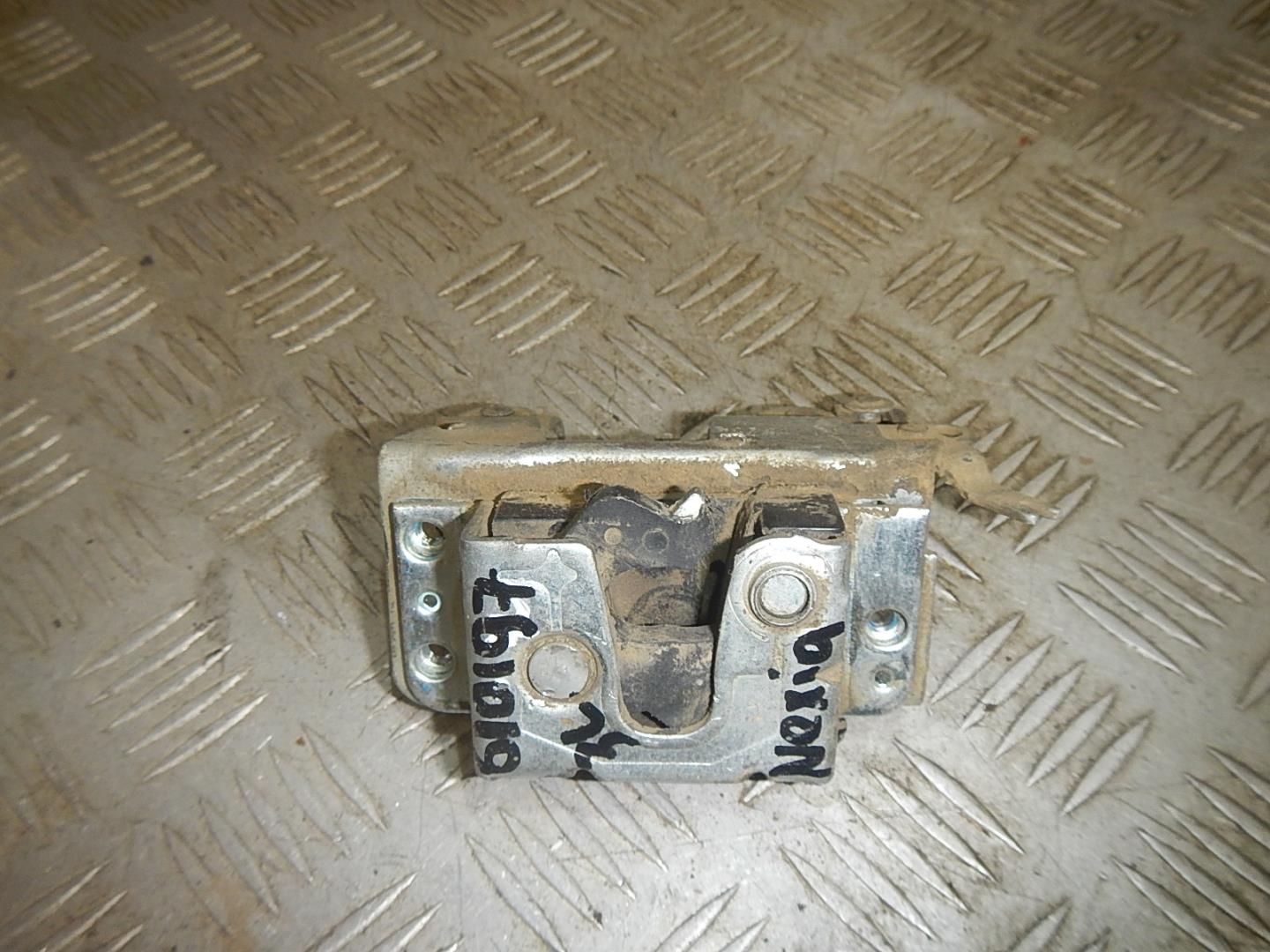 Замок двери задней левой