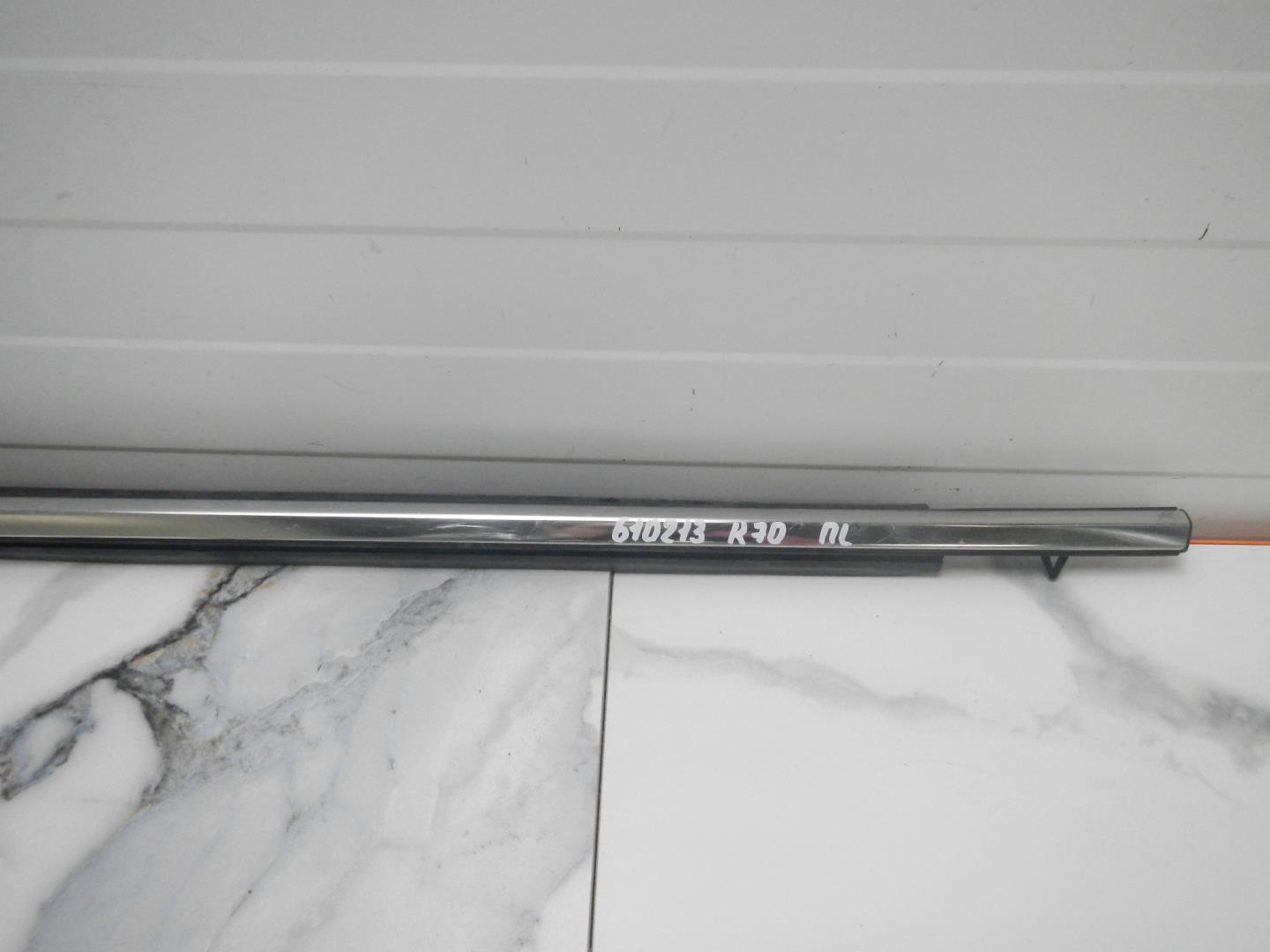 Накладка лобового стекла левая