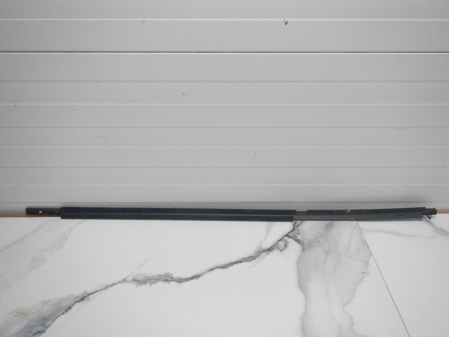 Накладка стекла заднего правого