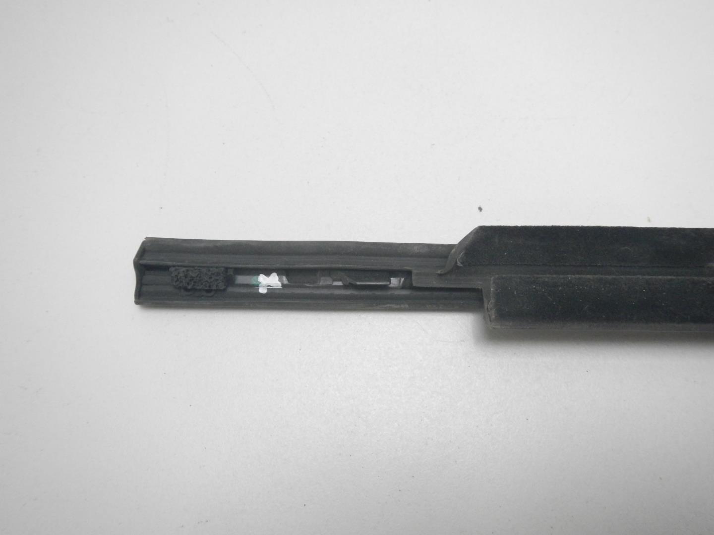 Накладка стекла заднего правого