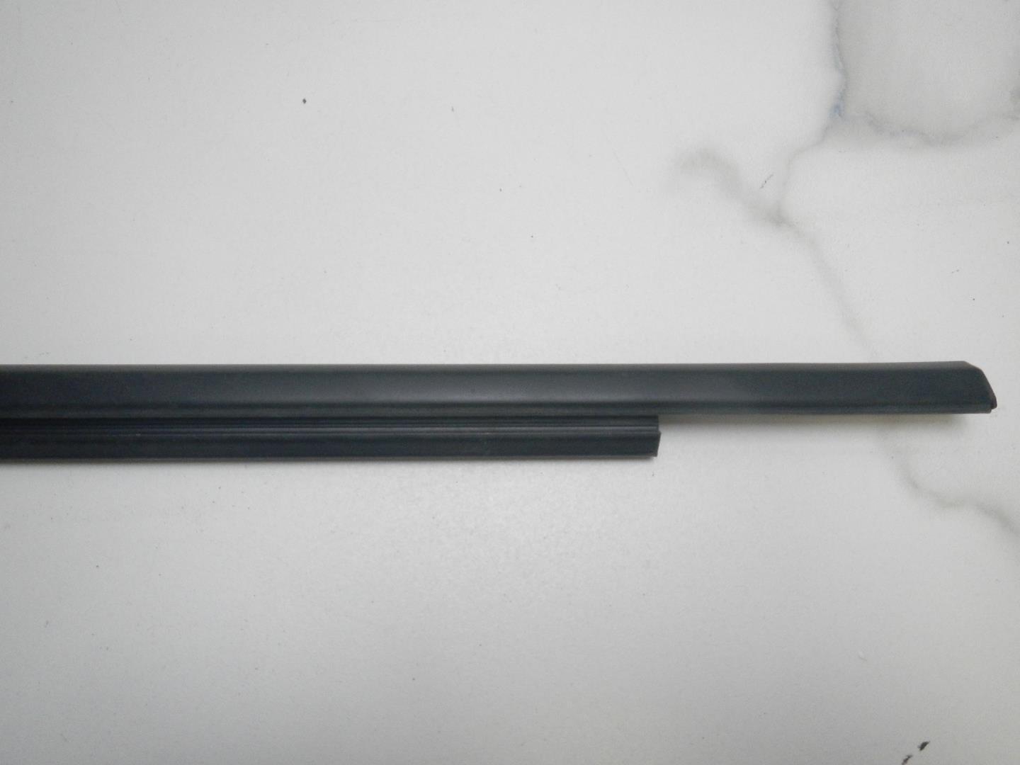 Накладка стекла заднего правого