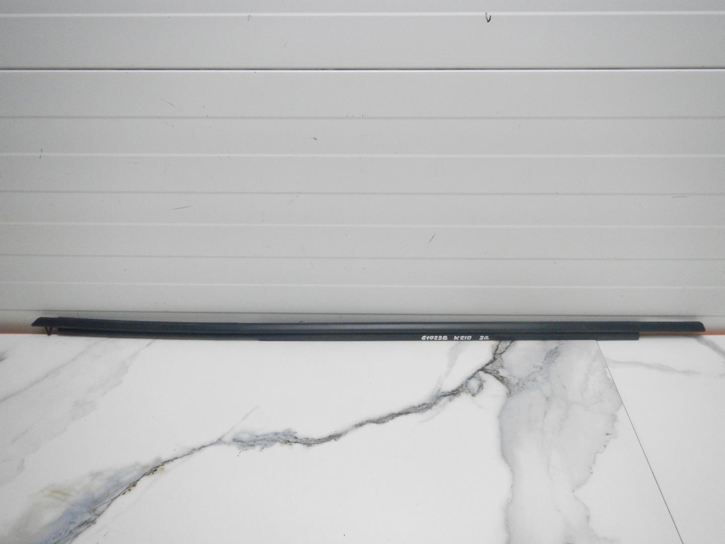 Накладка стекла заднего правого