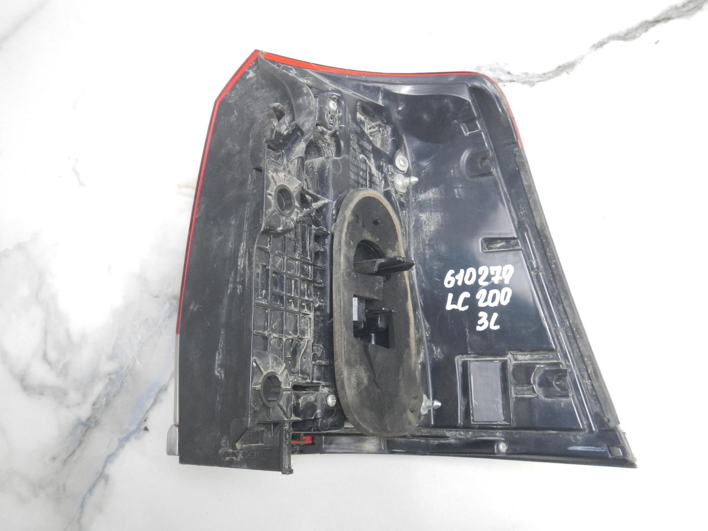 Фонарь задний левый