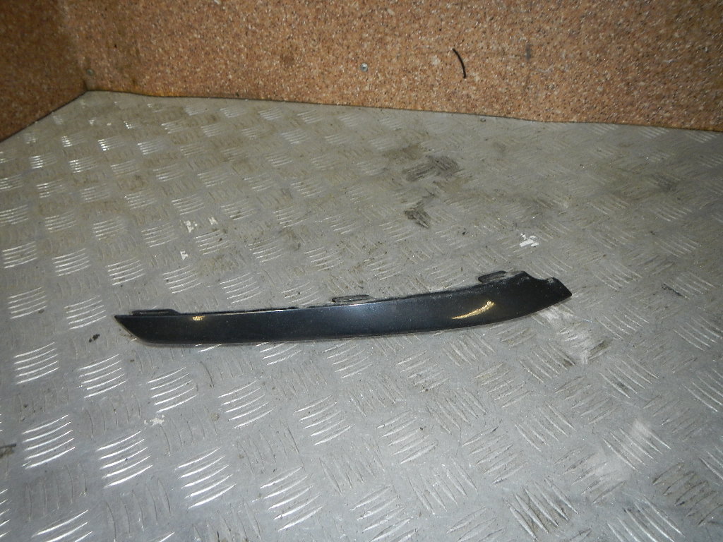 Молдинг переднего бампера правый