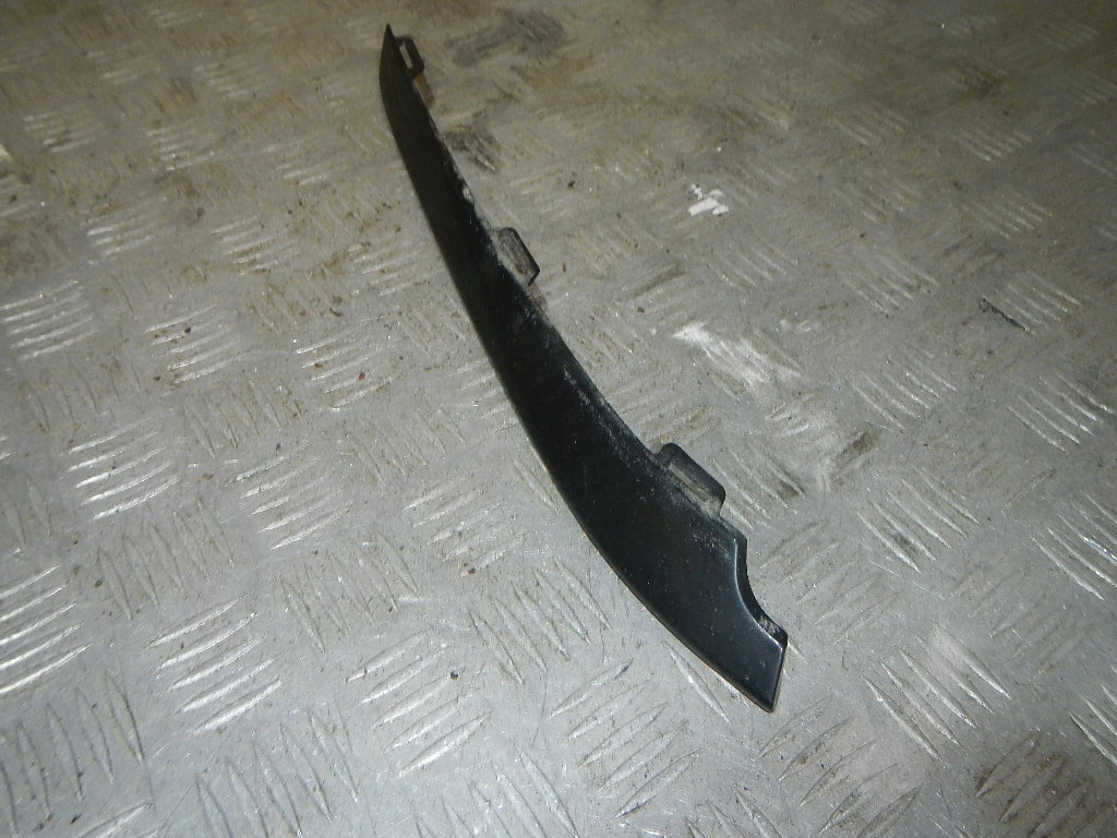 Молдинг переднего бампера правый