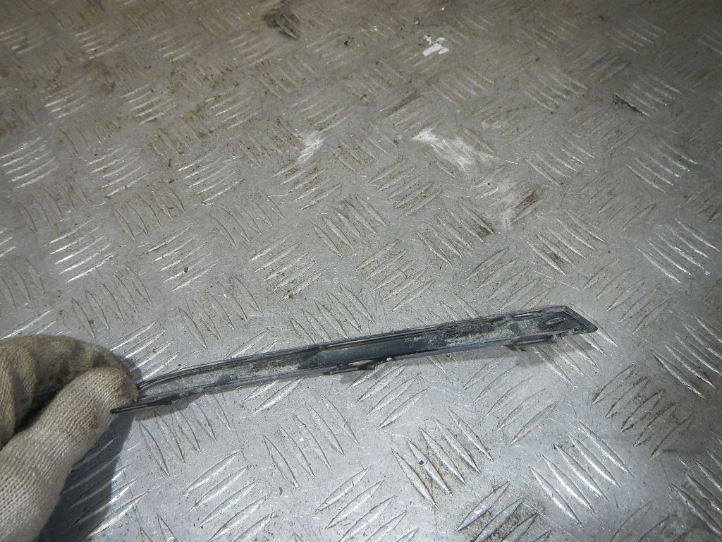 Молдинг заднего бампера