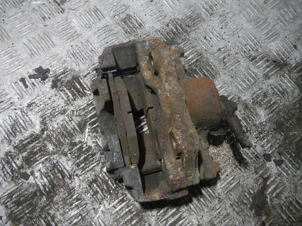 Суппорт передний правый