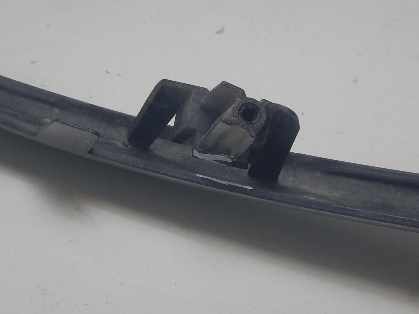 Молдинг переднего бампера левый