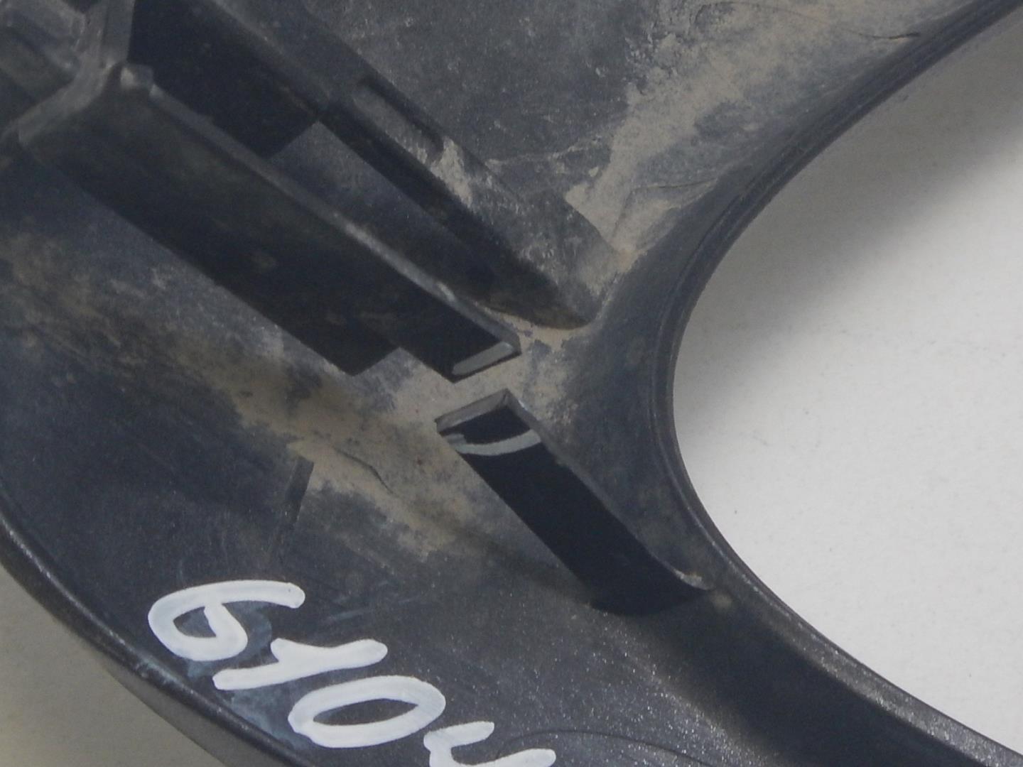 Молдинг переднего бампера левый