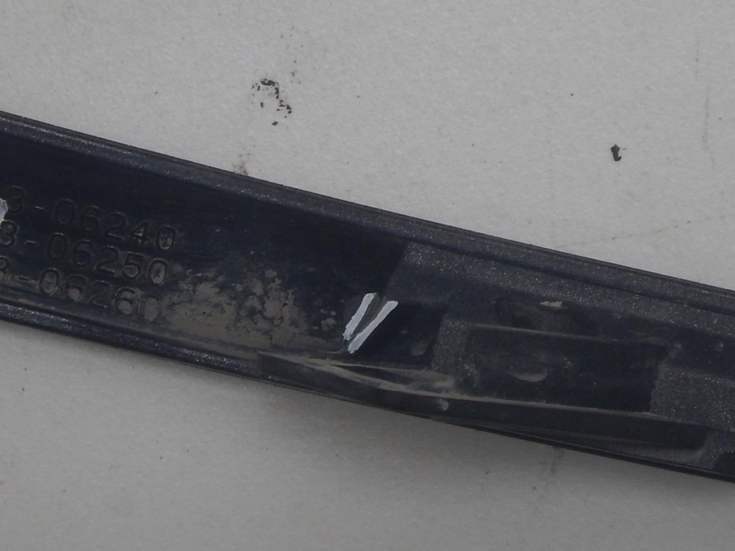 Молдинг переднего бампера левый